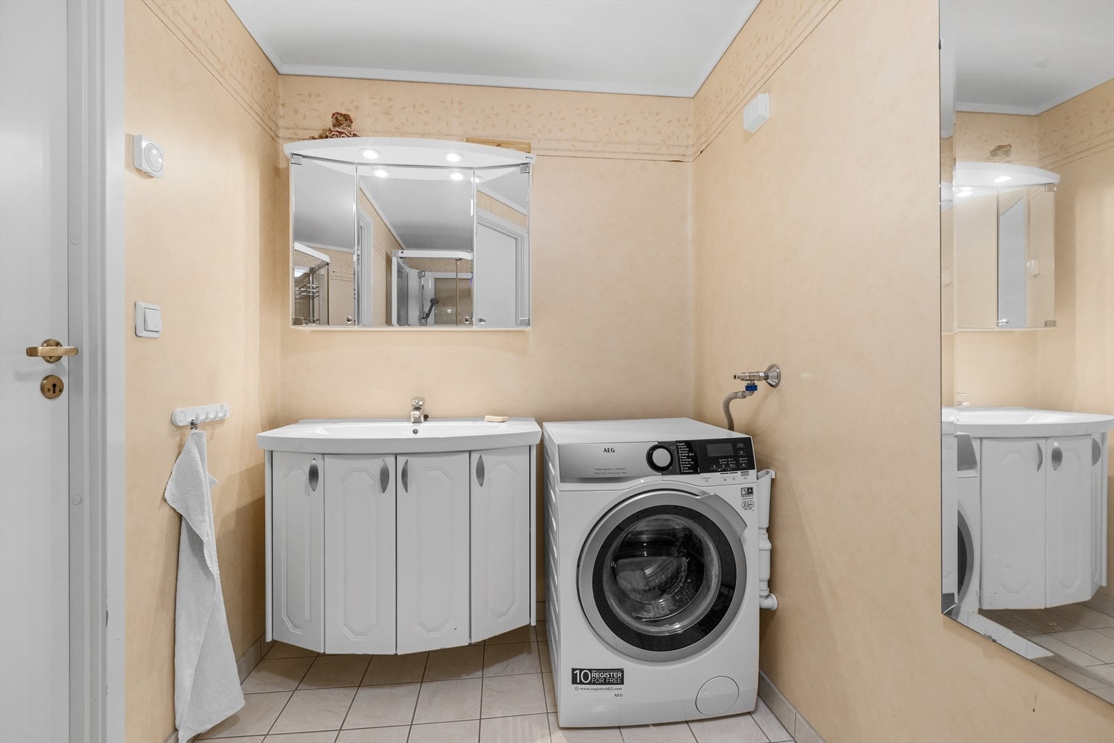 Badet har opplegg for vaskemaskin. Galleribilde