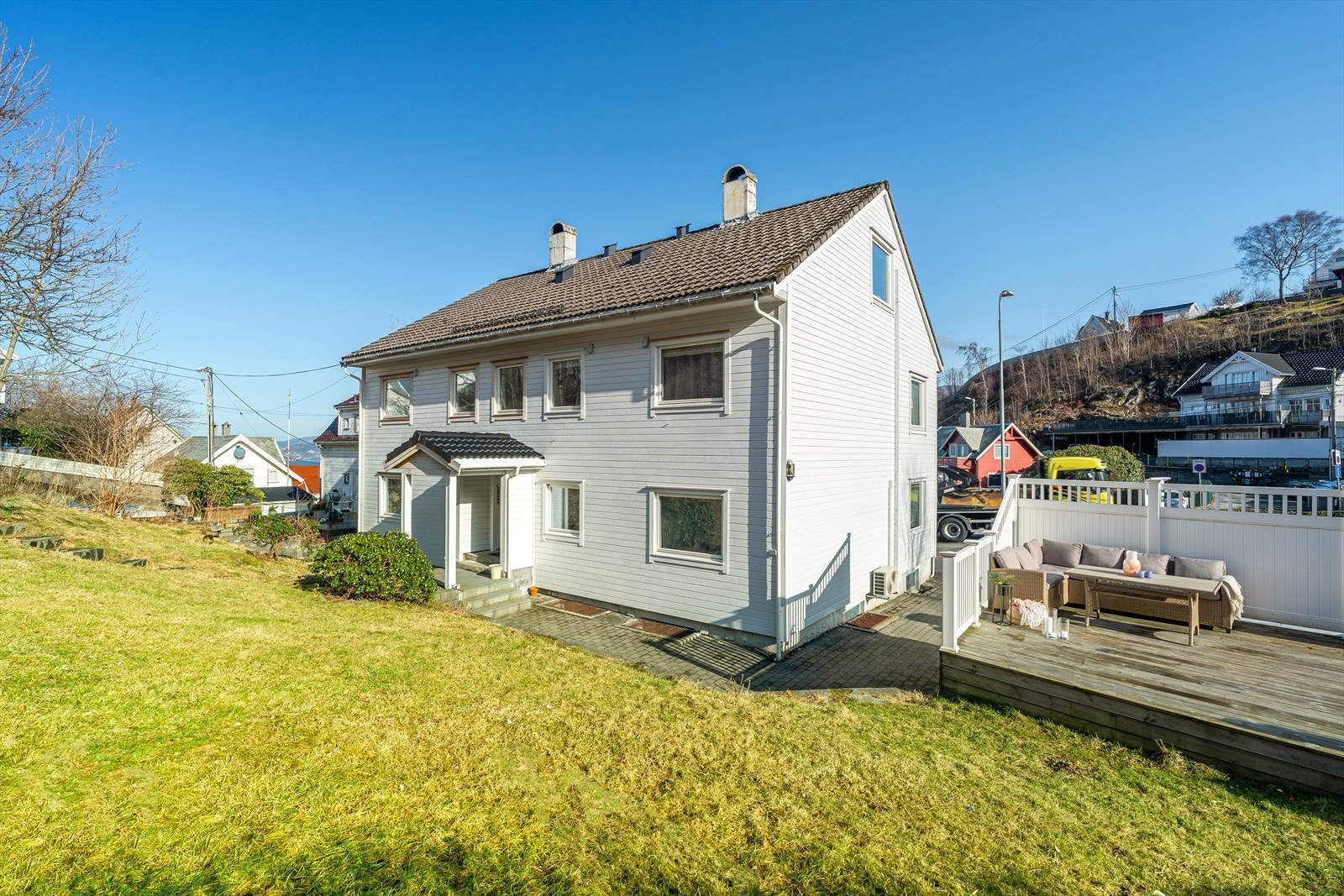 En moderne 3-roms leilighet med felles hage og solrik tomt. Galleribilde