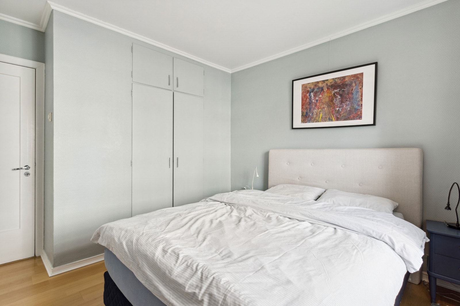 Soverom 2 har innebygd garderobeløsning. Galleribilde