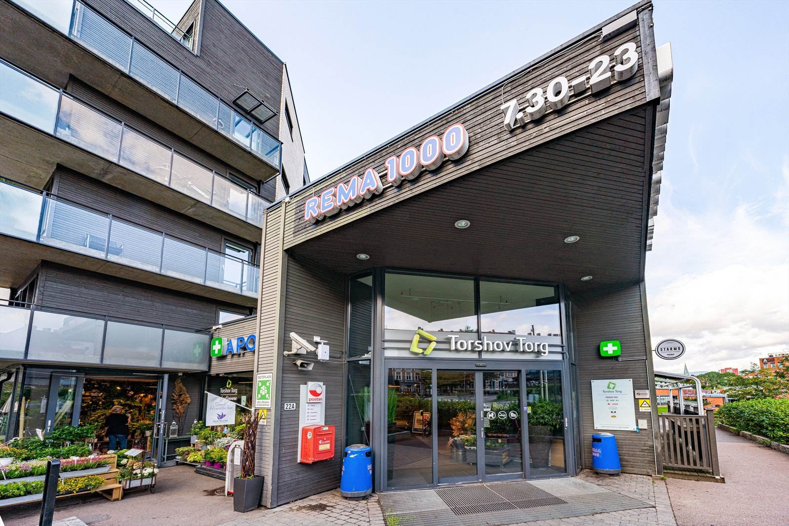 Torshov torg med butikker, restauranter, apotek m.m. Galleribilde