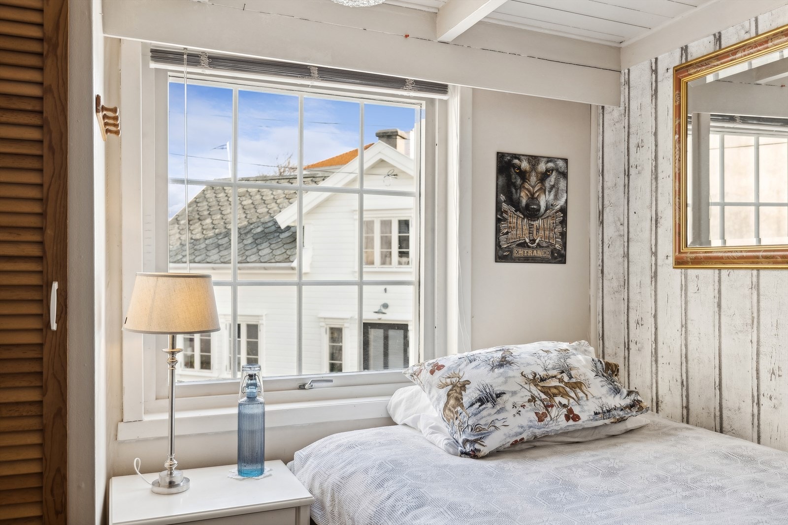 Raus vindusflate som gir godt med lysinnslipp. Galleribilde