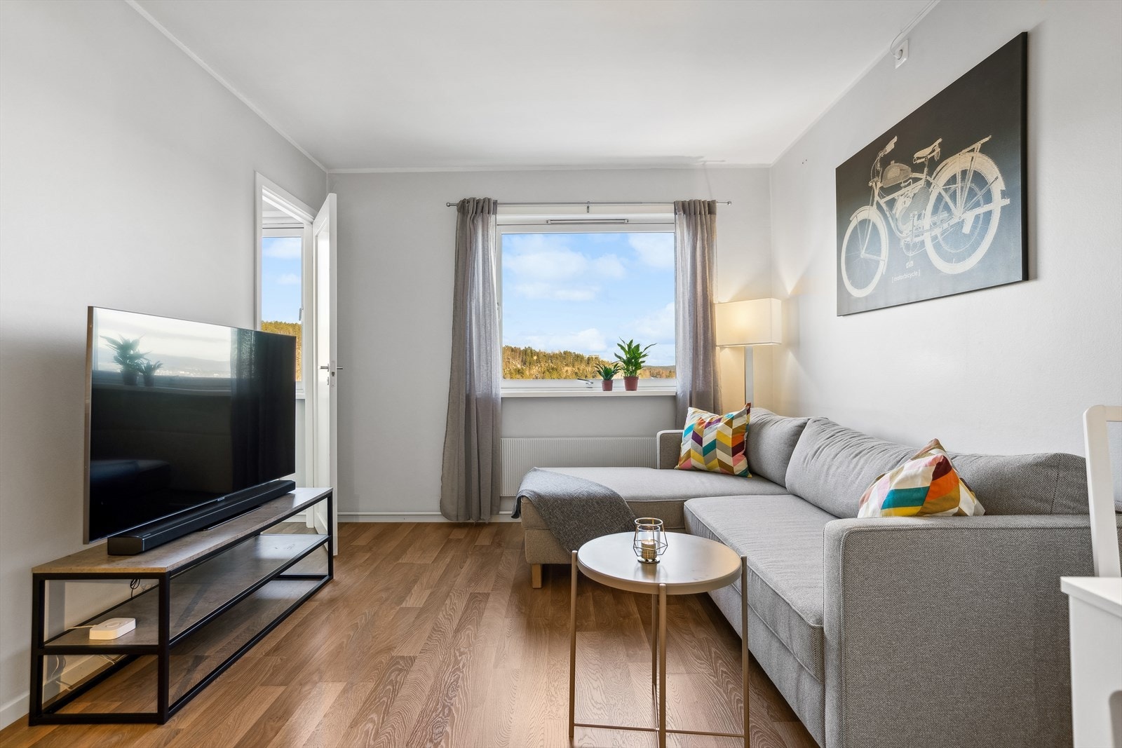 LOKALMEGLER MATS GJERDEN RISA V/DNB EIENDOM HAR GLEDEN AV Å PRESENTERE AMMERUDHELLINGA 37! Galleribilde