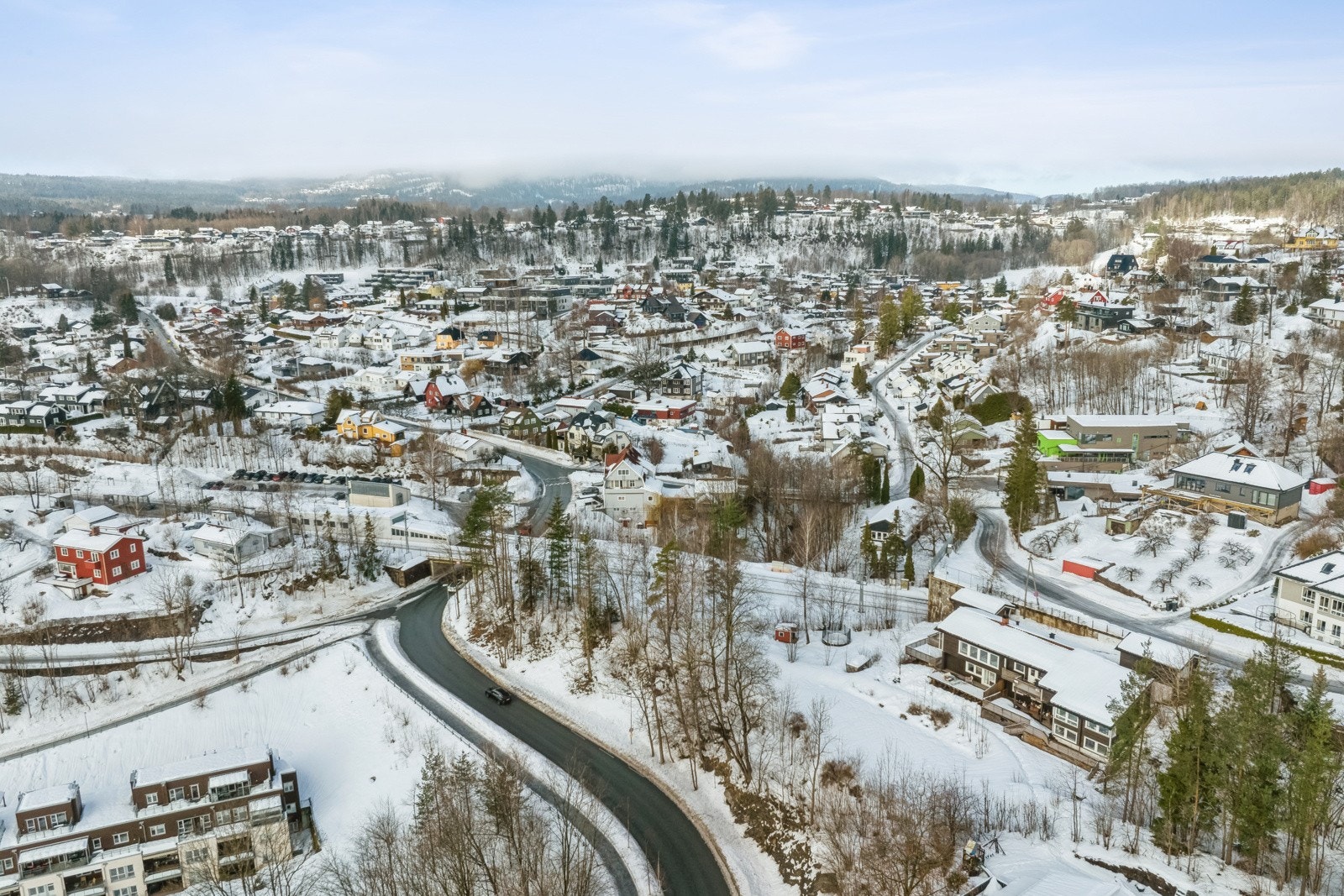Sentral beliggenhet med kort gangvei til tog, nærbutikk, barnehage, skole etc. Galleribilde