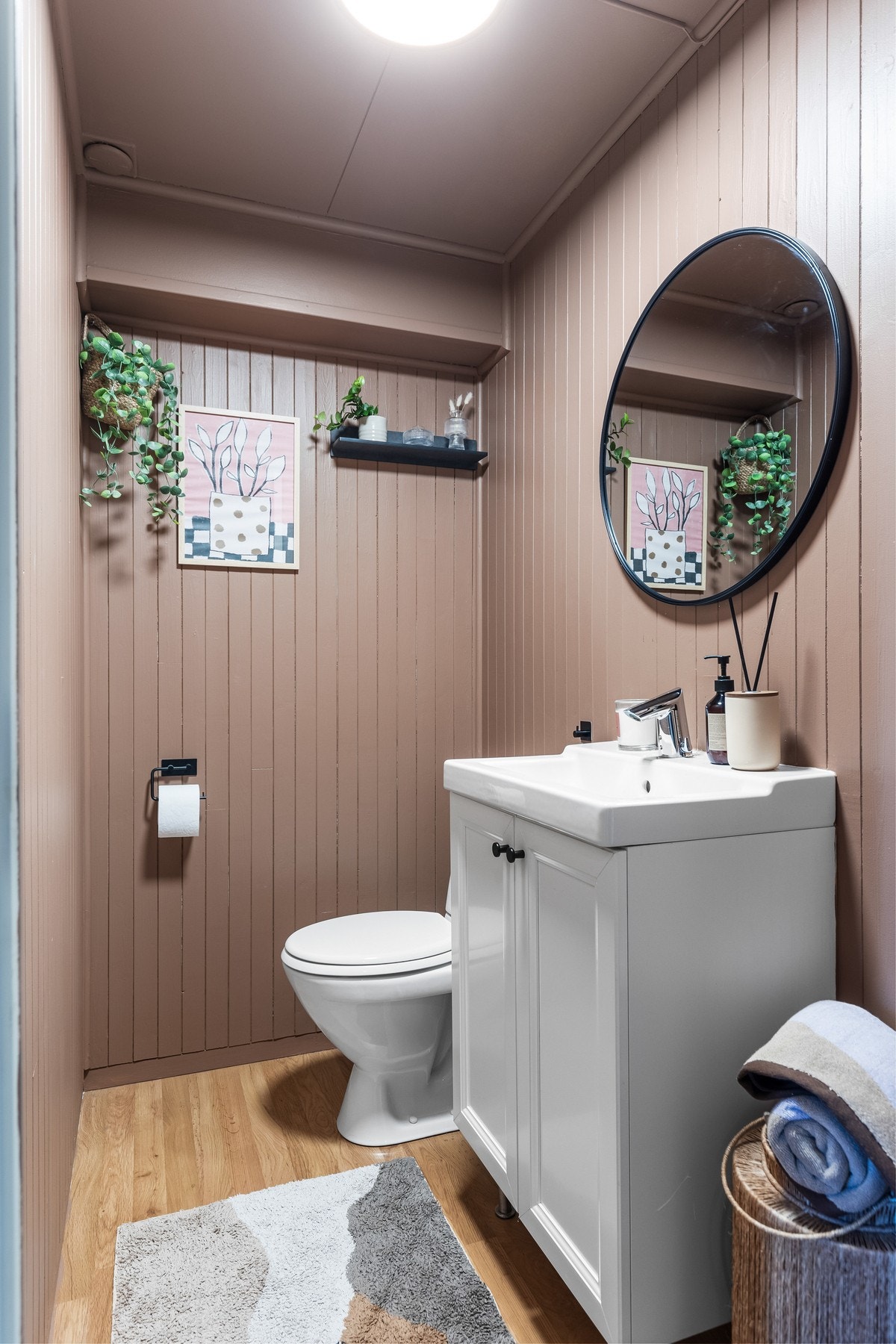 I 1. etasjen er det også WC med servant. Galleribilde