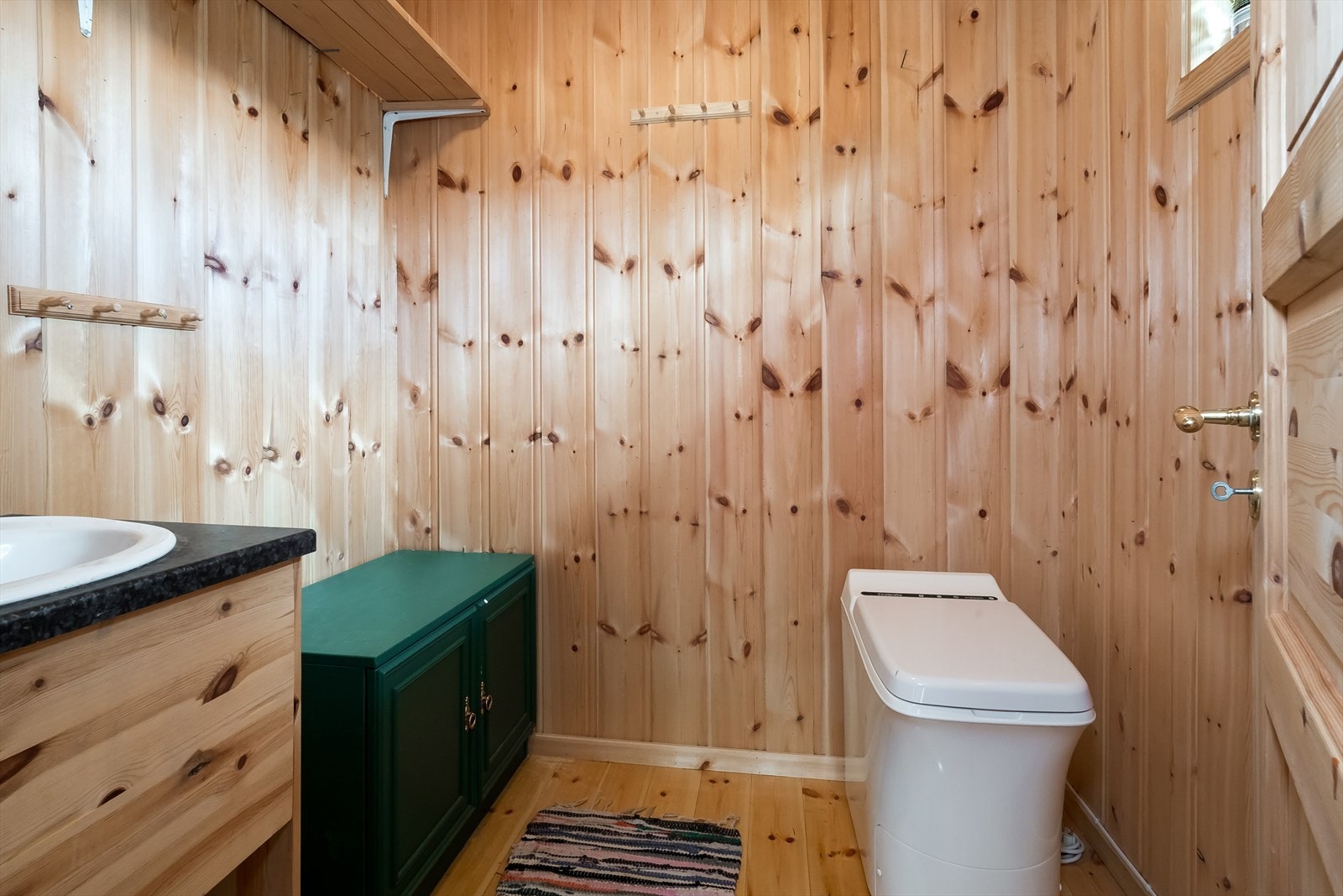 Ny og ubrukt Cinderella forbrenningstoalett medfølger. Galleribilde