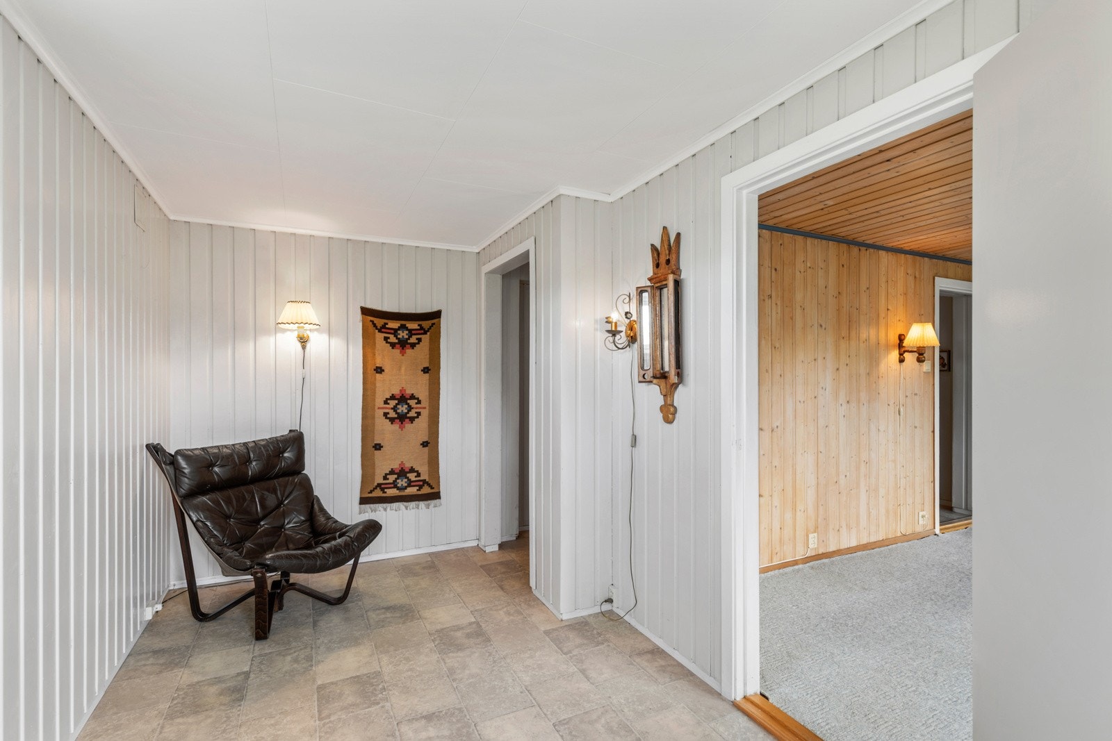 Boligen er registrert med to boenheter, en i hovedetasje og en i kjelleretasje. Galleribilde