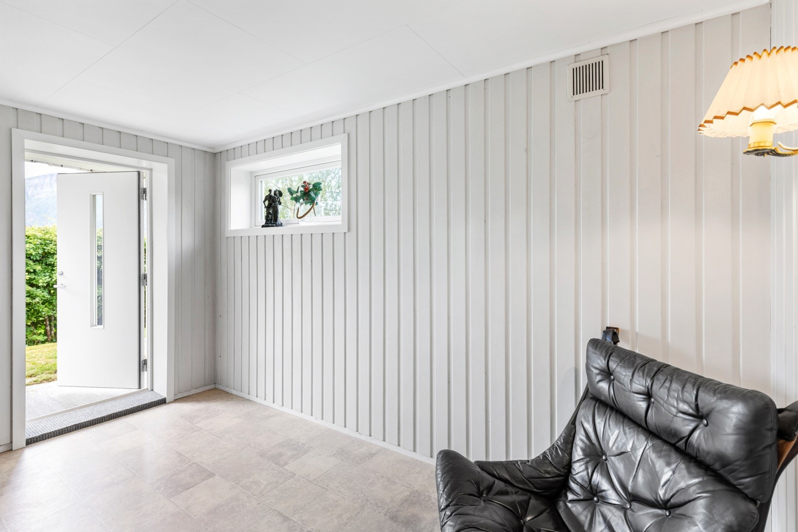 Eget inngangsparti i kjelleretasjen. Galleribilde