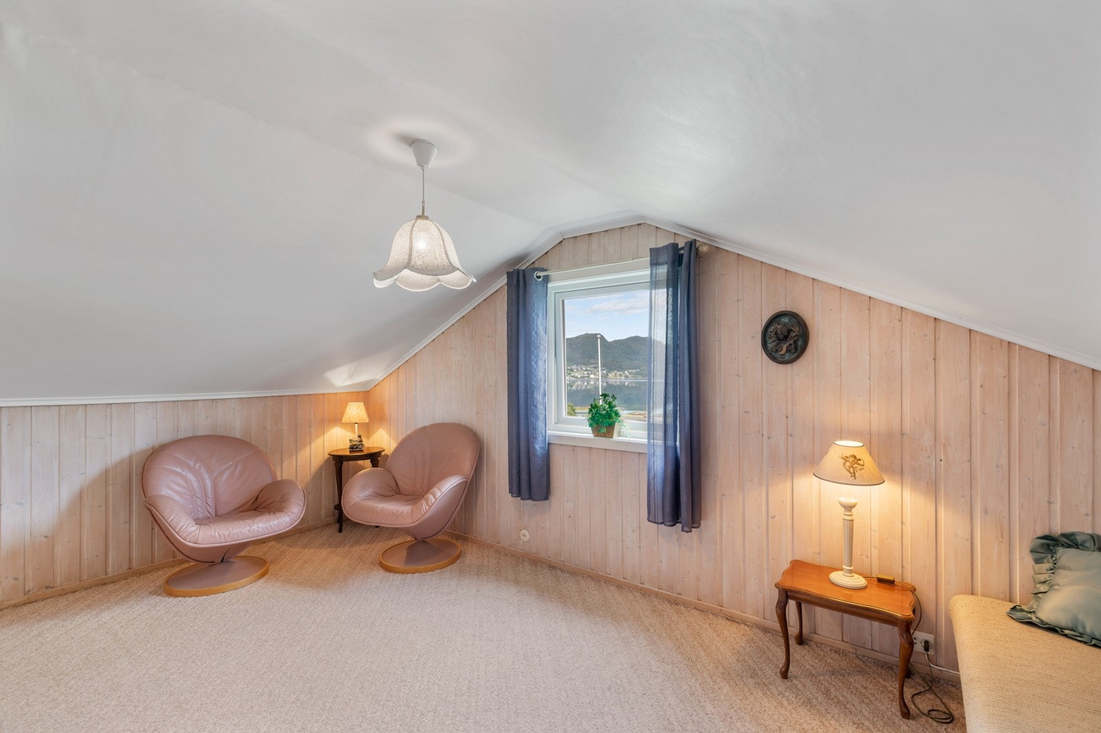To store soverom på loftet - ett i hver ende. Galleribilde