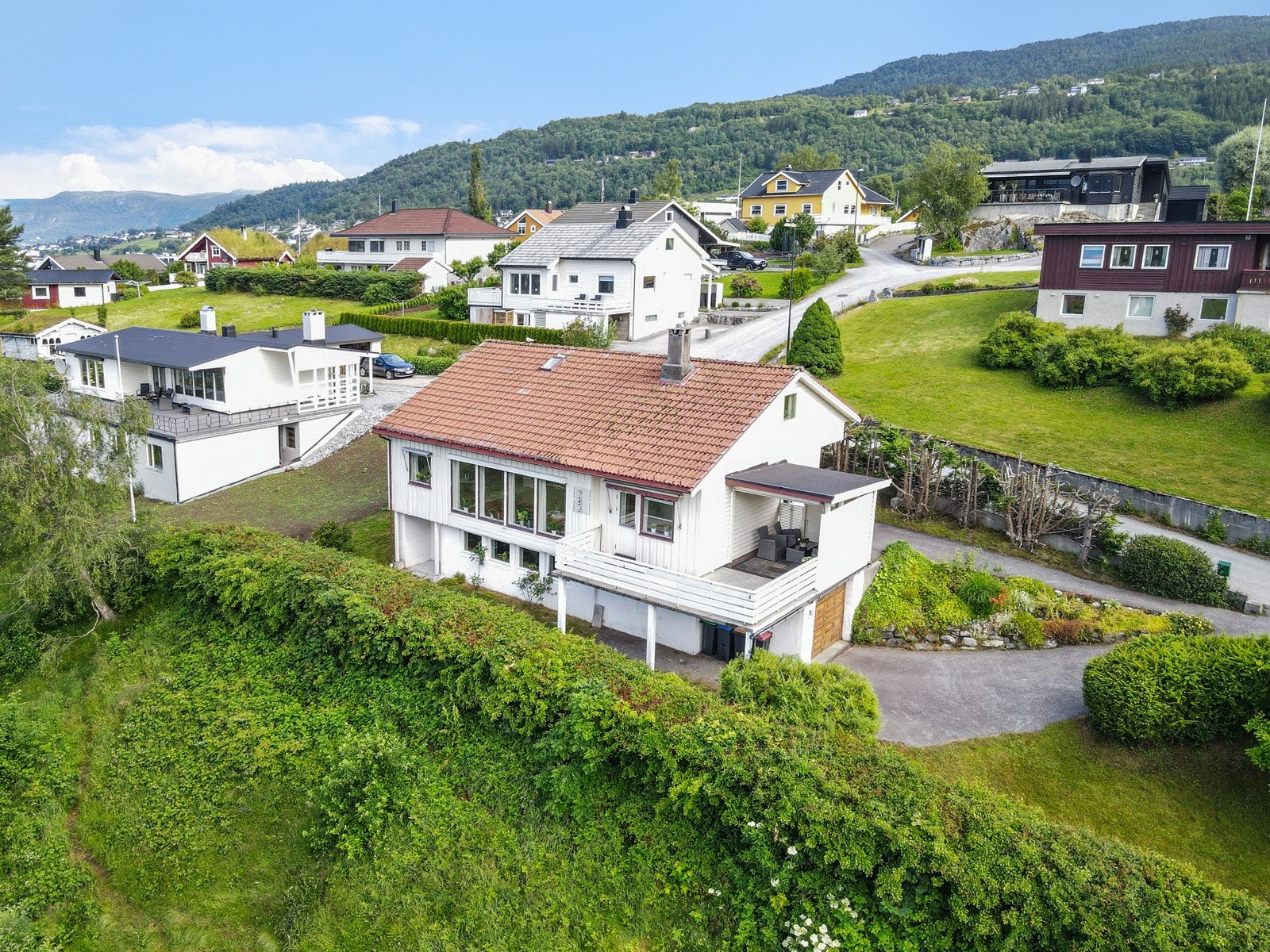 Dette er en innholdsrik enebolig med meget flott og sentral beliggenhet. Galleribilde