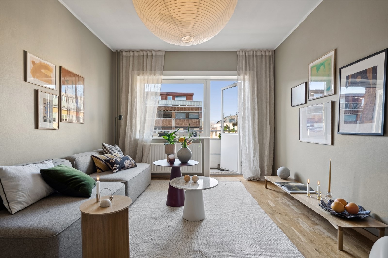 Nye vinduer fra 2018 i hele leiligheten. Galleribilde