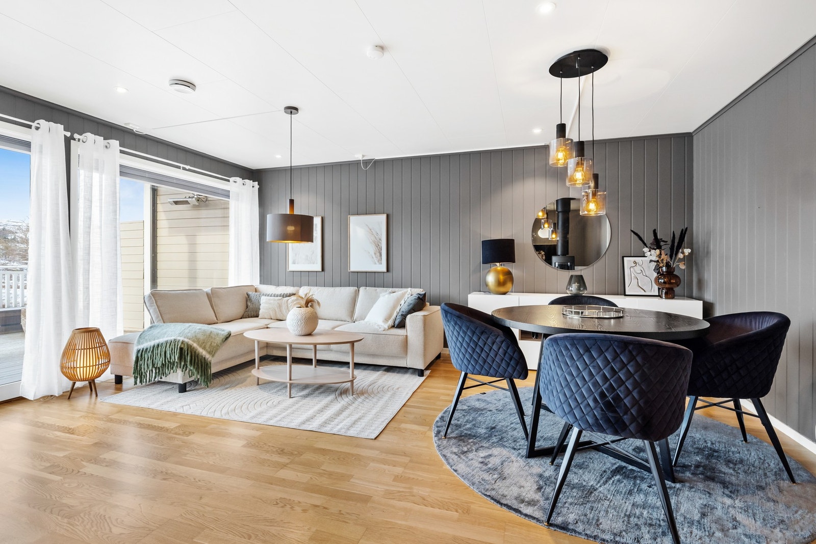 Innbydende stue med et lunt og fint preg Galleribilde
