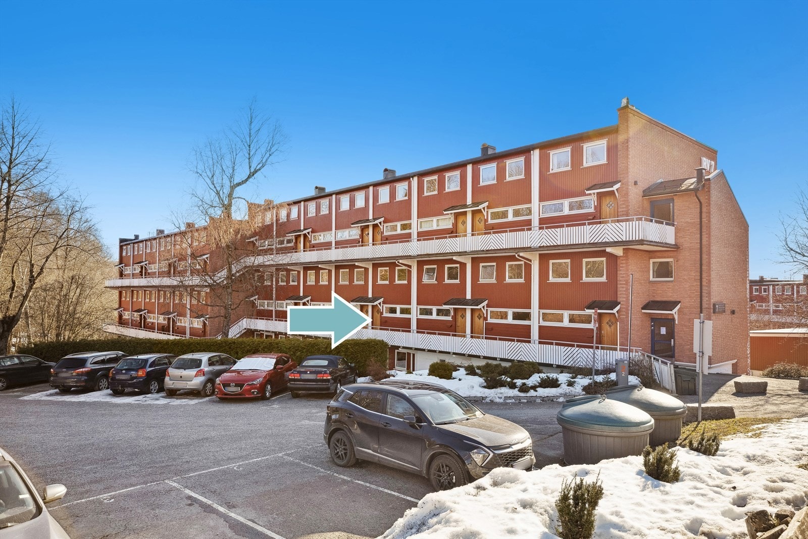 LOKALMEGLER MATS RISA V/DNB EIENDOM HAR GLEDEN AV Å PRESENTERE RÅDYRVEIEN 7 - BOLIGEN LIGGER I BYGGETS 1. ETASJE MED ENKELT ADKOMST. Galleribilde