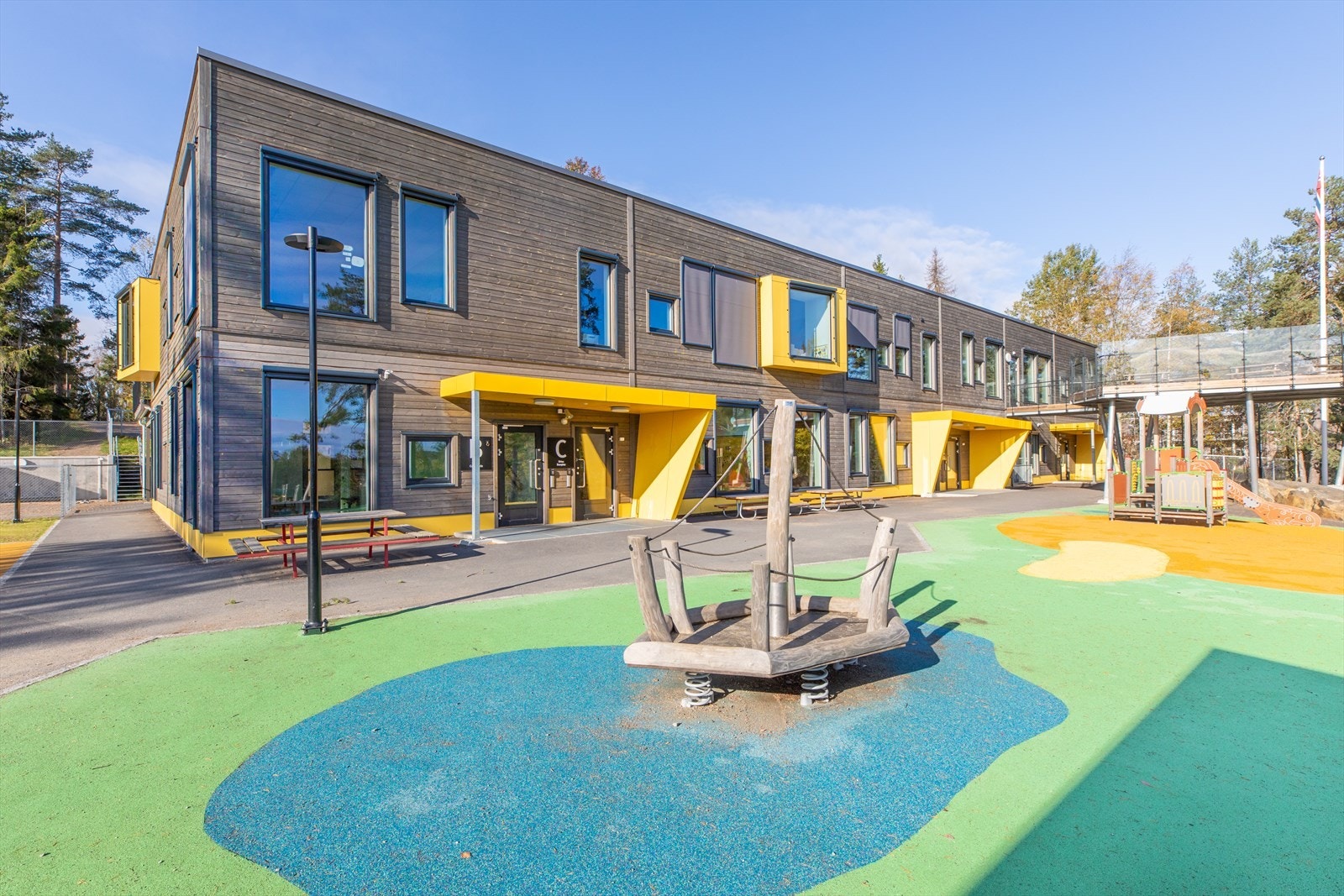 Det er flere barnehager i nærheten, her Lia Barnehage. Galleribilde