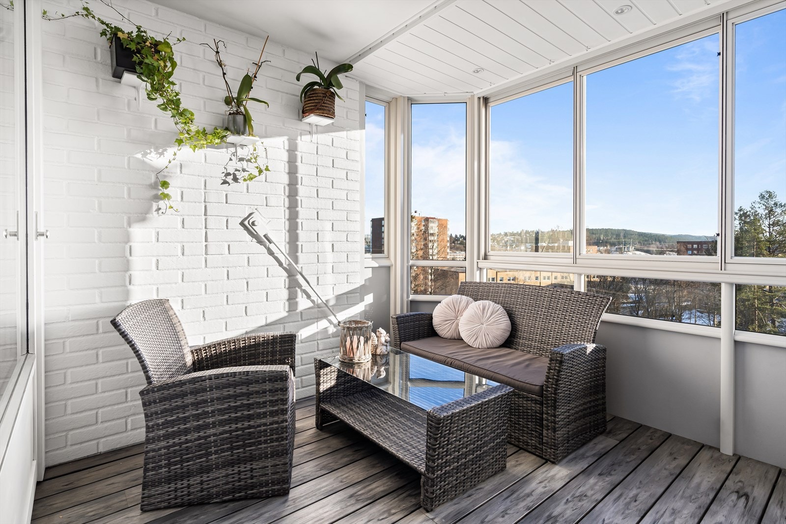 Det er mulig å åpne deler av innglassingen og skyve den til siden, eller lukke igjen. Galleribilde