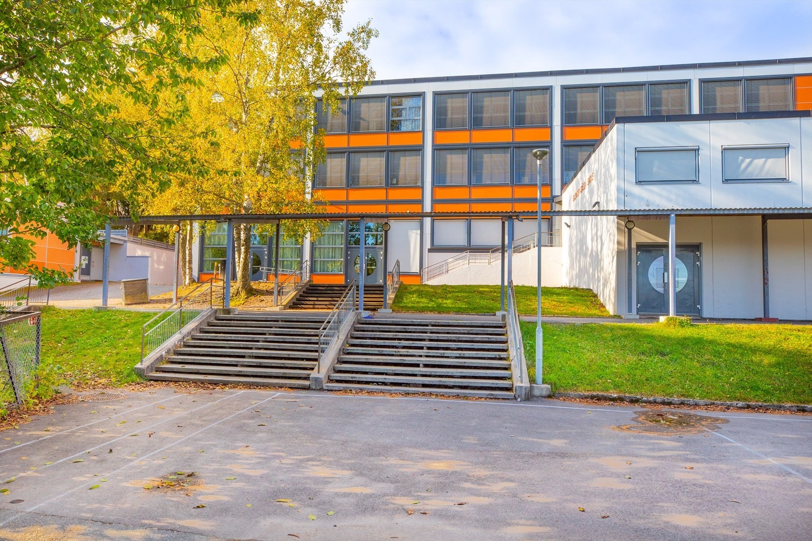 Ellingsrudåsen skole med 1-7 trinn. Galleribilde