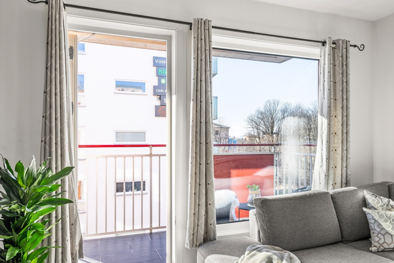 Utgang til solrik balkong på ca. 5 m² Galleribilde