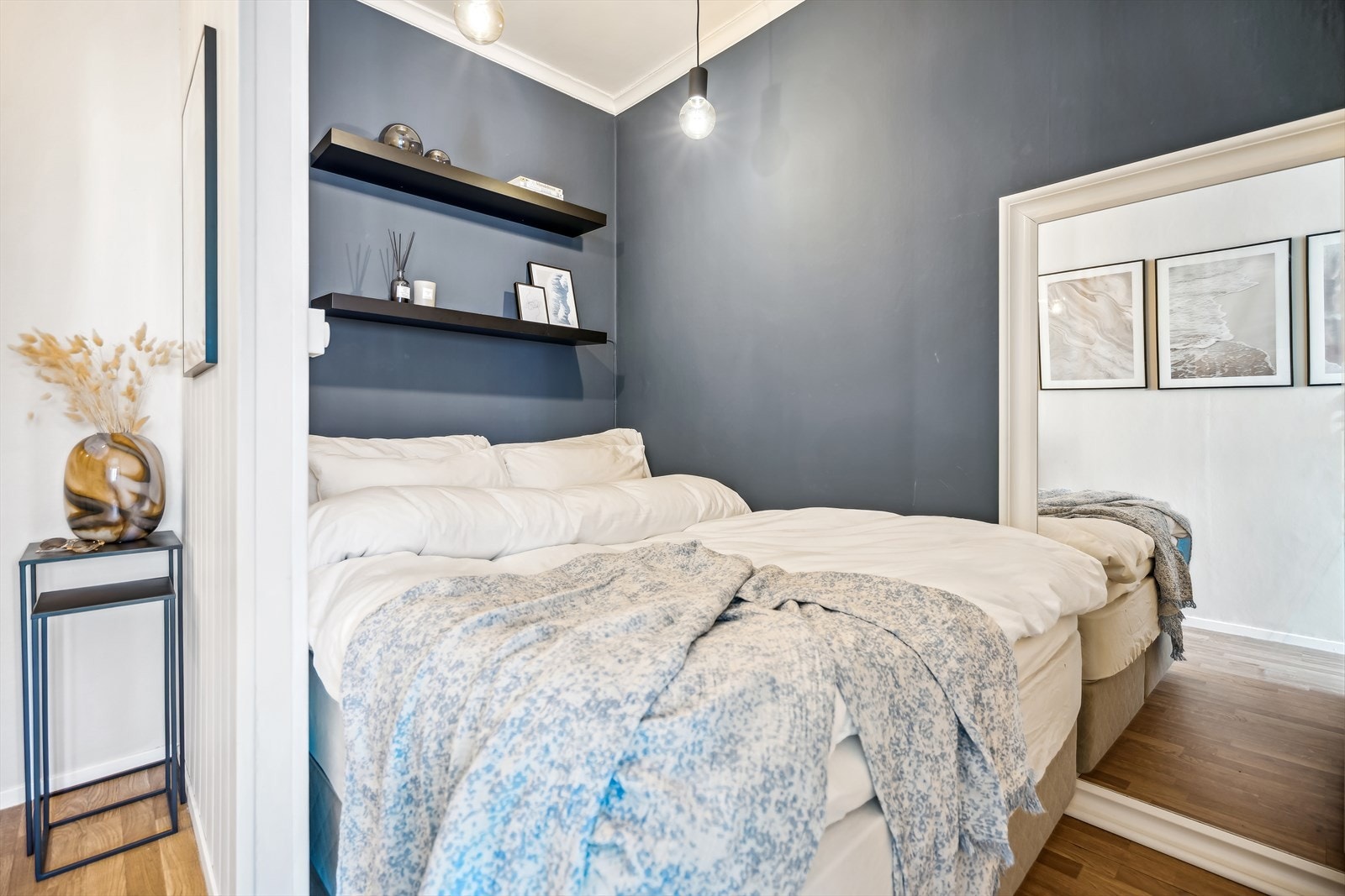 Her har du plass til 150 cm seng og annet soveromsinteriør. Galleribilde