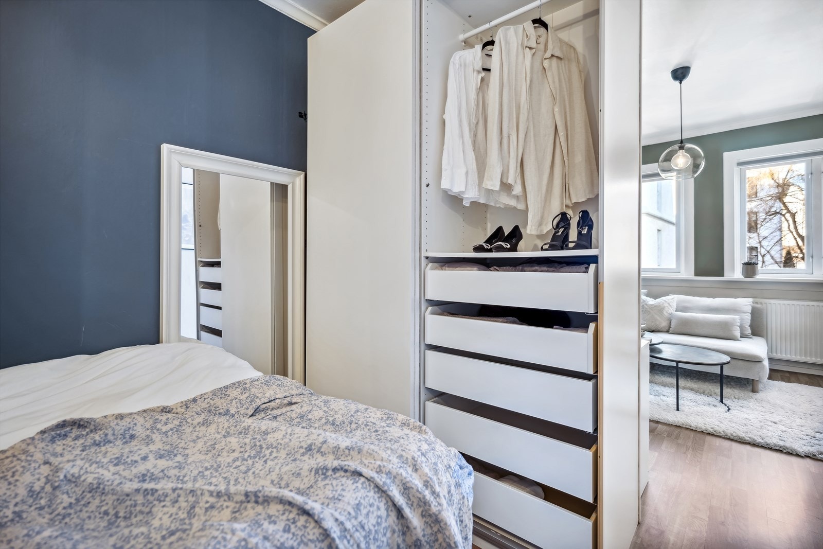 Godt med oppbevaringsplass i garderobe. Galleribilde