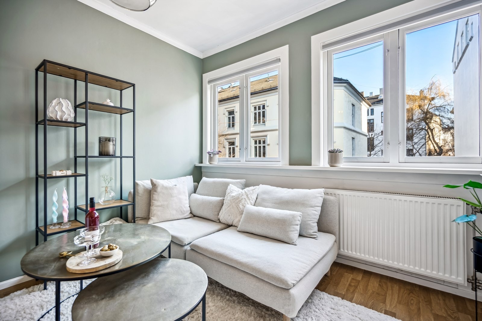 Stuen lar seg enkelt møblere med sofagruppe og mediemøbler. Galleribilde