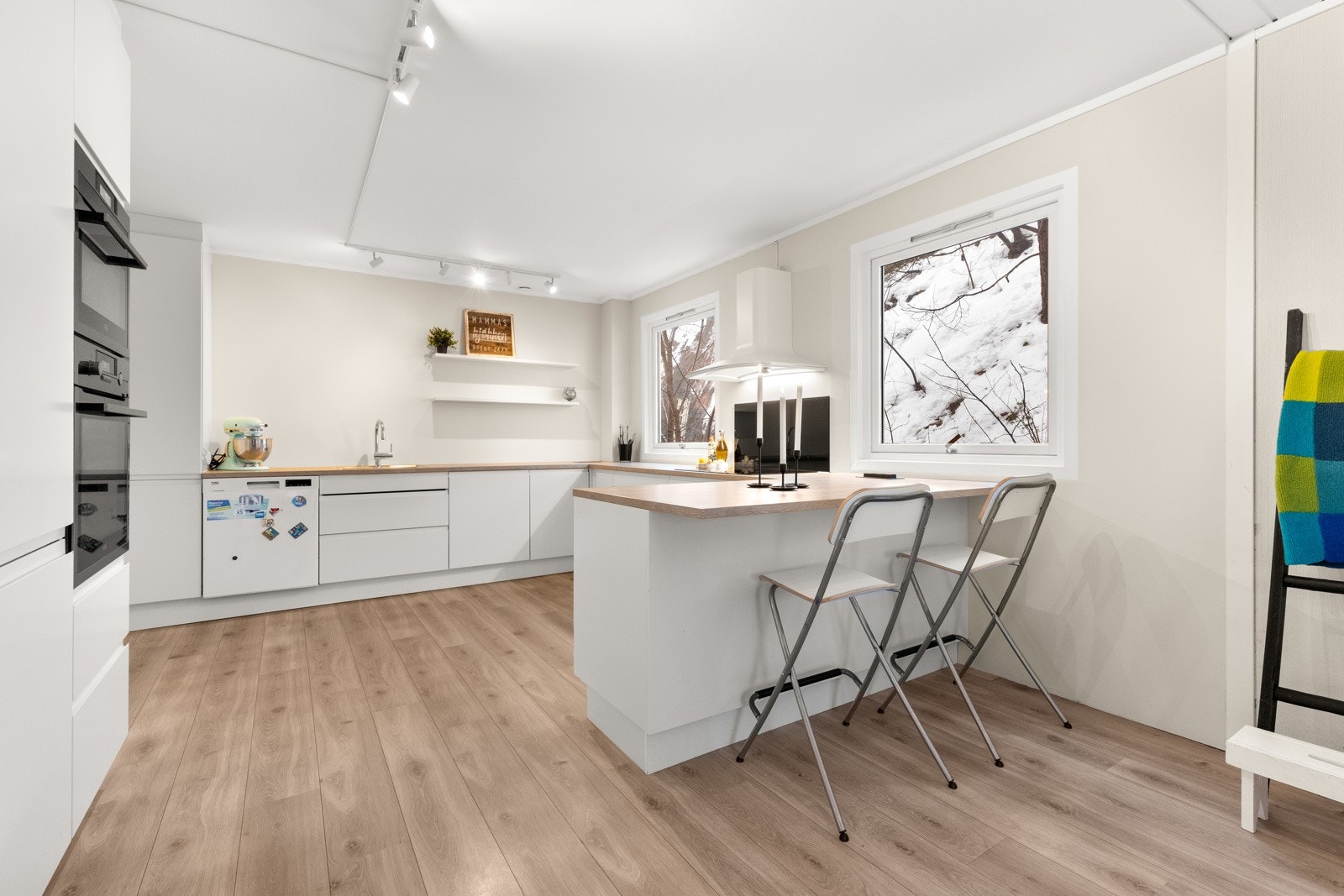 Moderne og lekker kjøkkeninnredning fra 2017. Galleribilde