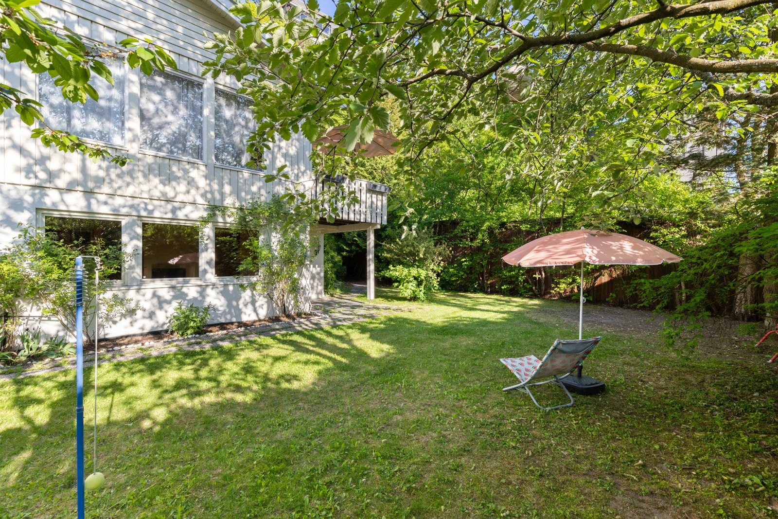 Hybelen har egen inngang på under terrassen Galleribilde