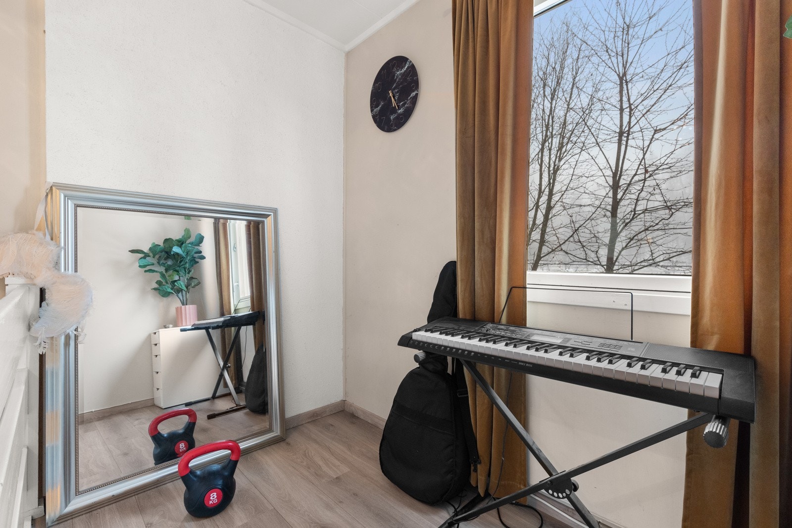 Plass i trapperom til oppbevaring eller sett inn en kommode ved behov. Galleribilde