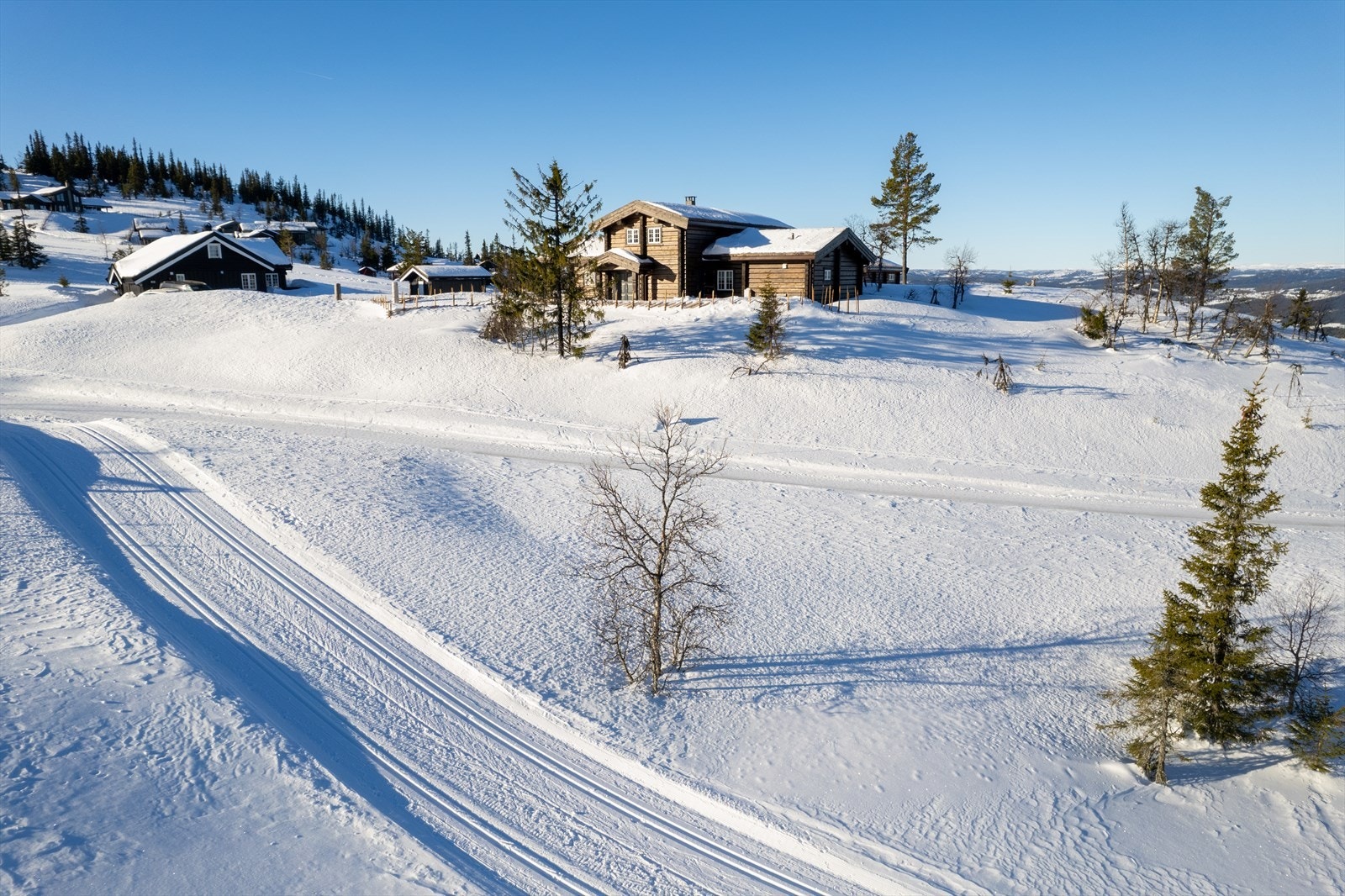 Hytta har ski inn/ski ut til alpint og langrenn. Skiløypa kobler seg på milevis av maskinpreparerte langrennsløyper som går innover i snaufjellet. De er kjent for å være en av Norges beste løyper. Galleribilde