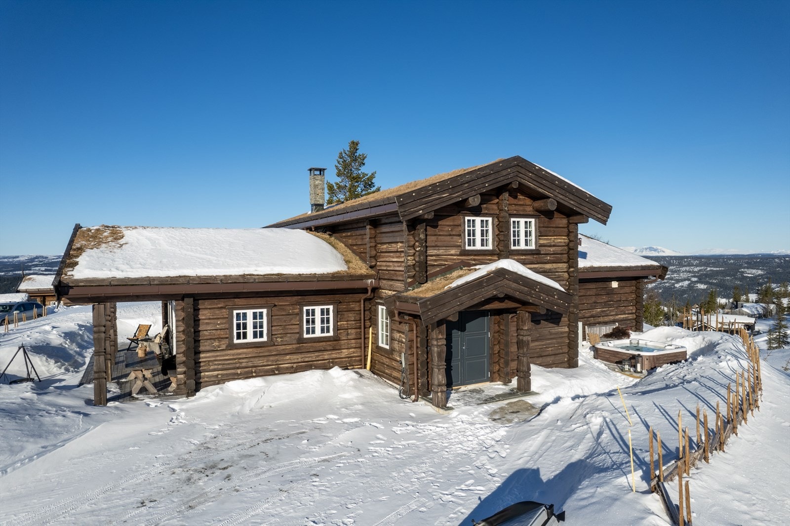 På eiendommen er Jacuzzien plassert i le for vær og vind. Galleribilde