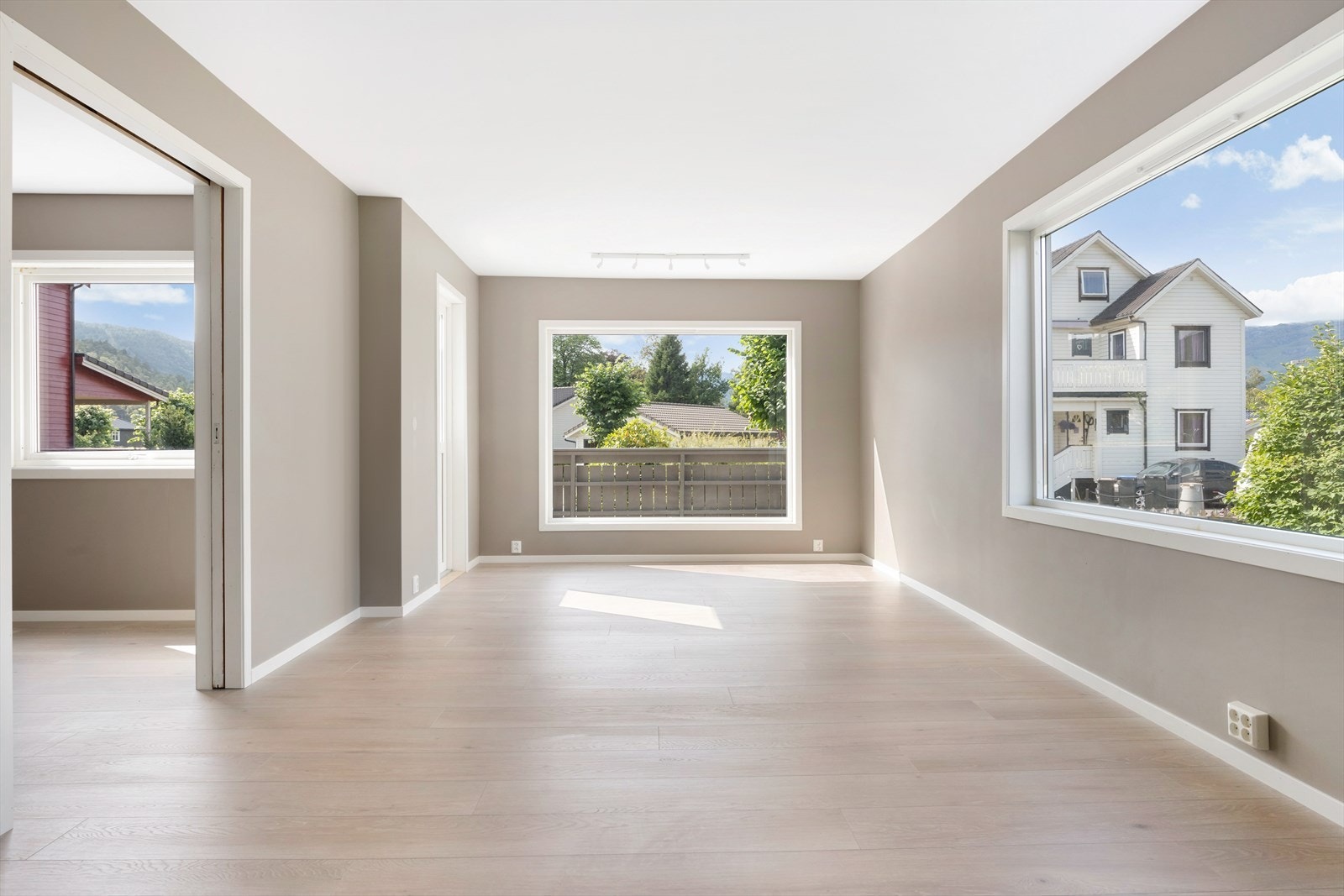 1. etasje Stue Galleribilde