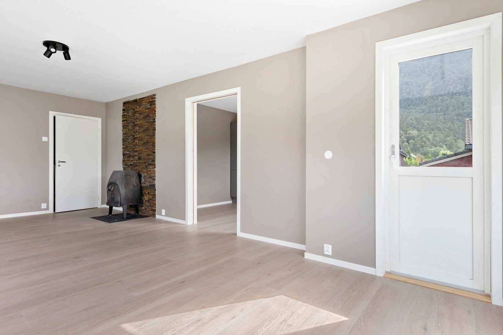 1. etasje Stue Galleribilde