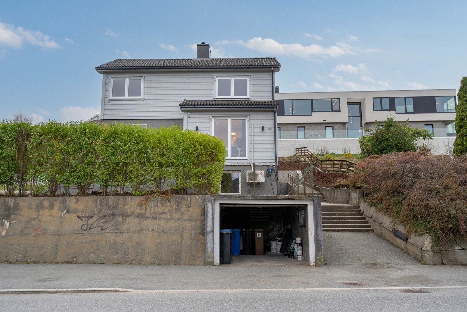 Flott enebolig med garasje Galleribilde