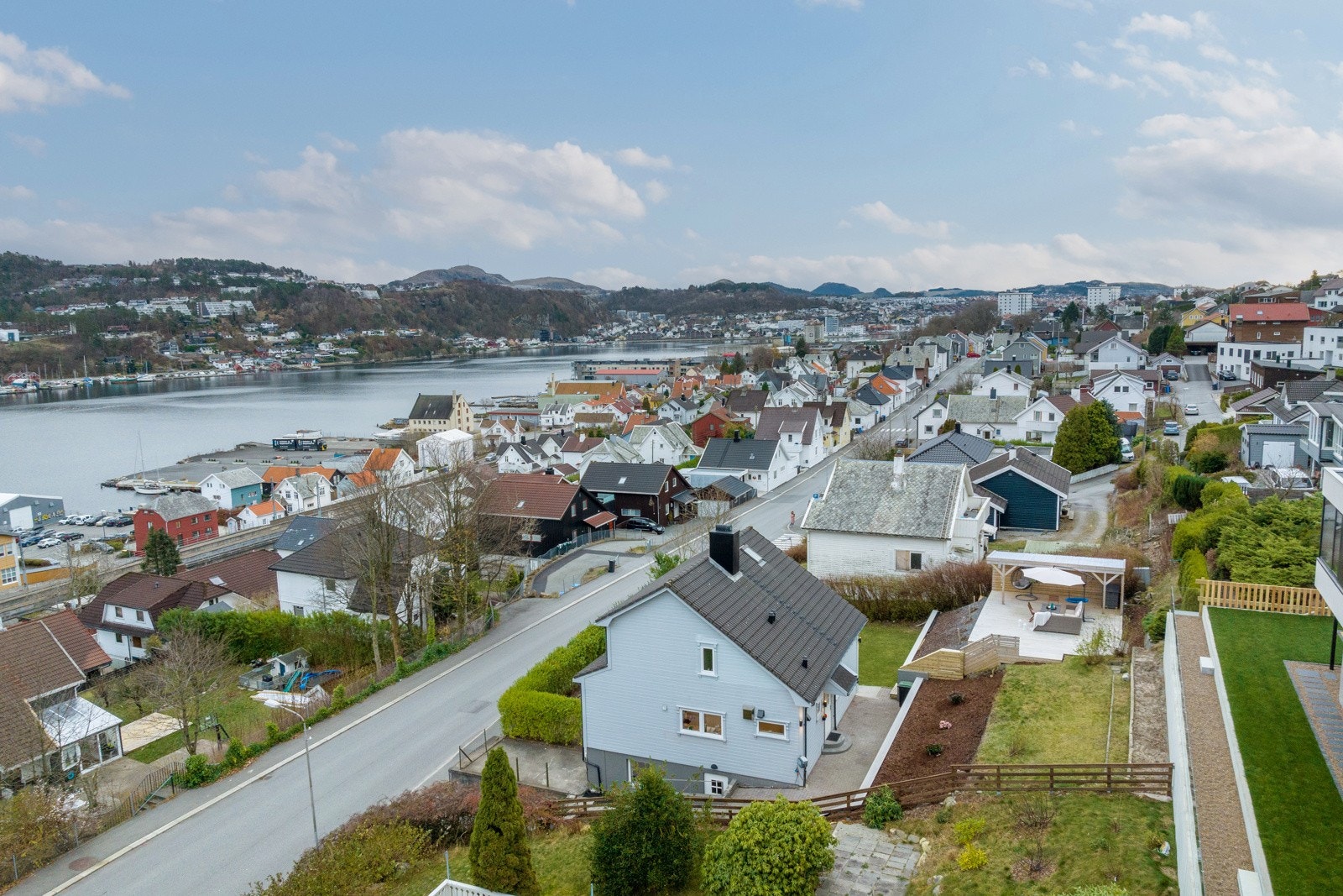 Boligen har en sentral beliggenhet med kort vei til Sandnes sentrum og Lura Galleribilde