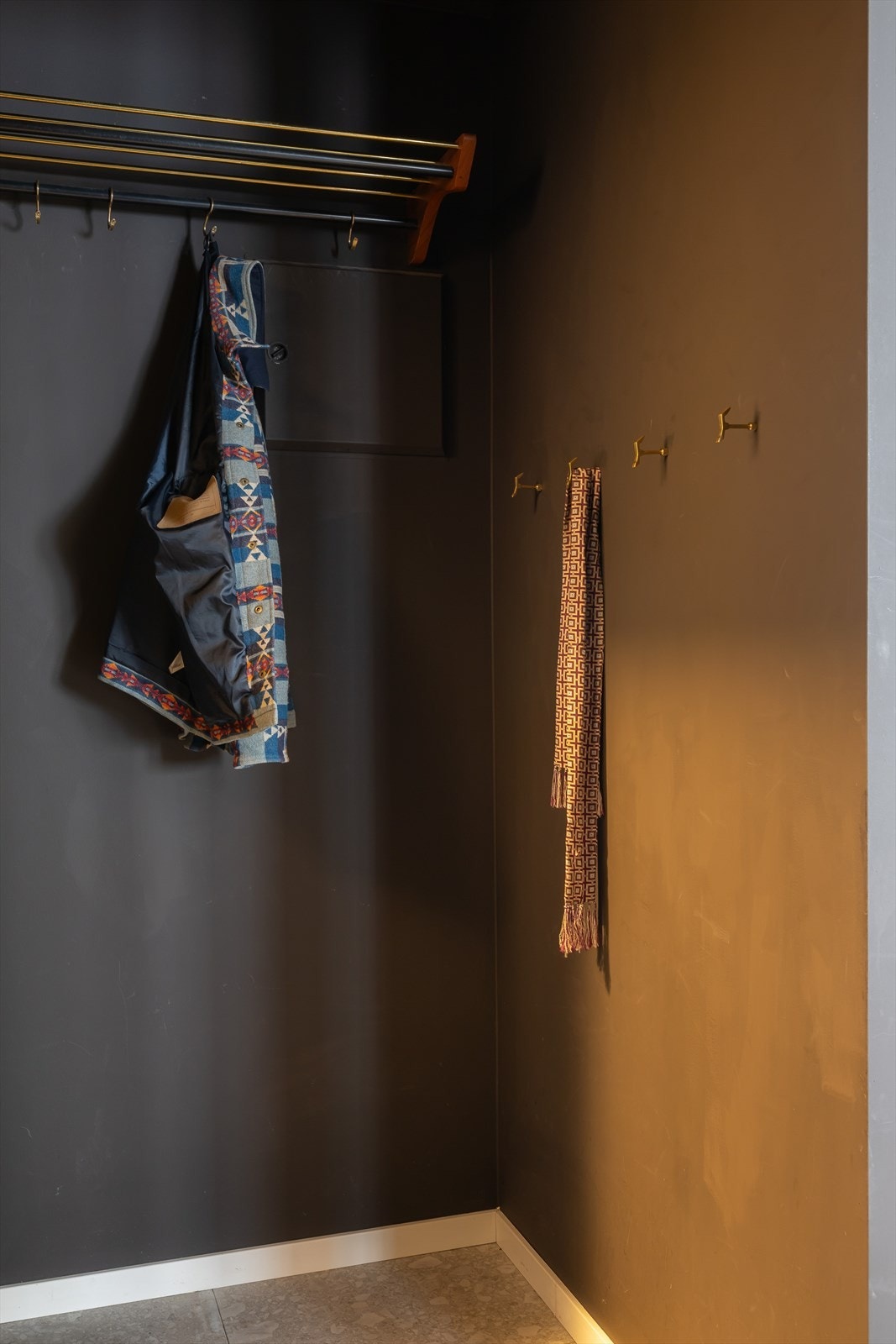Gulvflatene består av store keramiske terrazzofliser, som i flere år har vært en del av trendbildet i flisverden Galleribilde