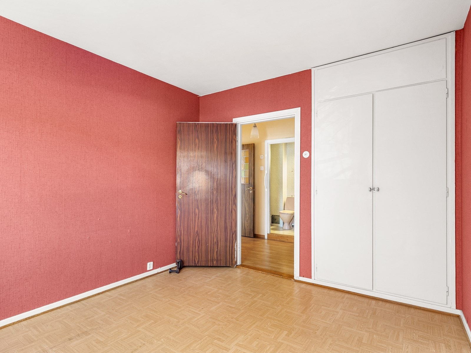 Ekstra rom med potensiale for hjemmekontor eller garderoberom Galleribilde