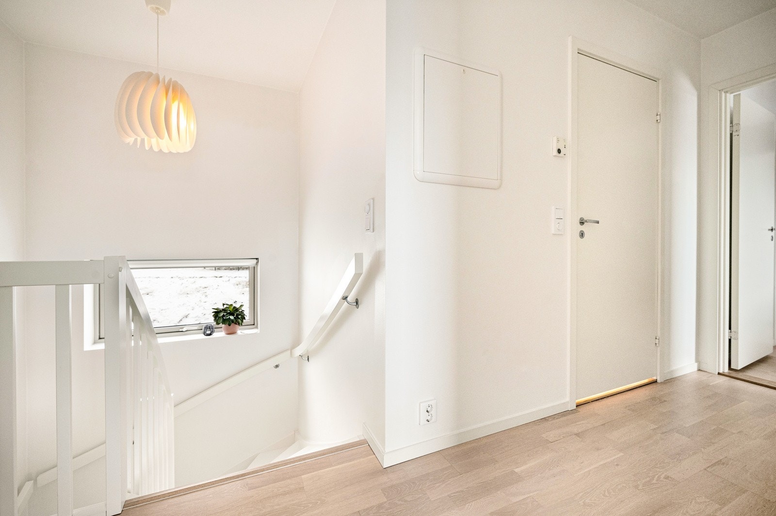 2. etasje består av 2 soverom, omkledningsrom/bod og bad Galleribilde