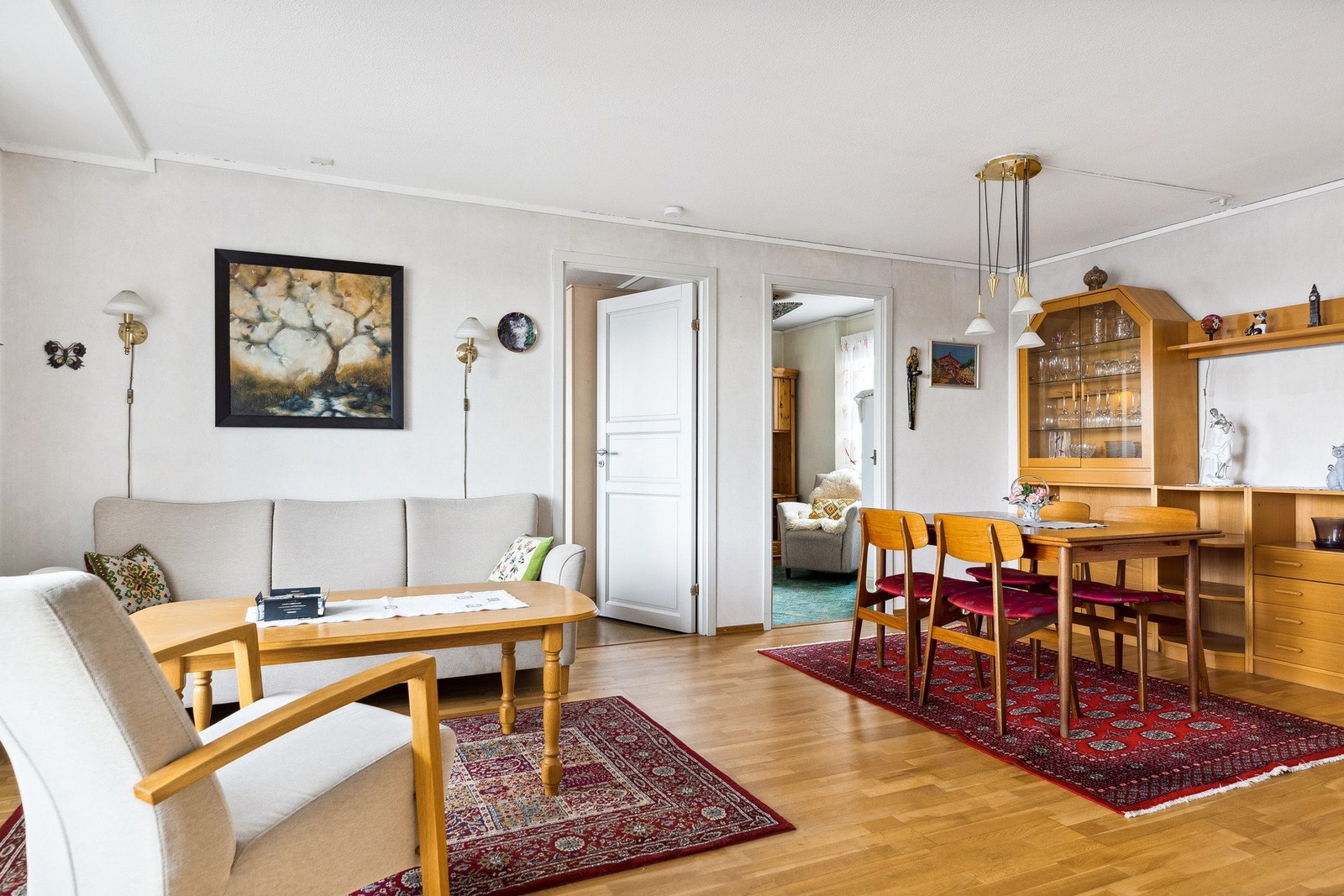 Leiligheten har moderniseringsbehov, så her har man en gyllen mulighet til å pusse opp etter egen stil og preferanser. Galleribilde