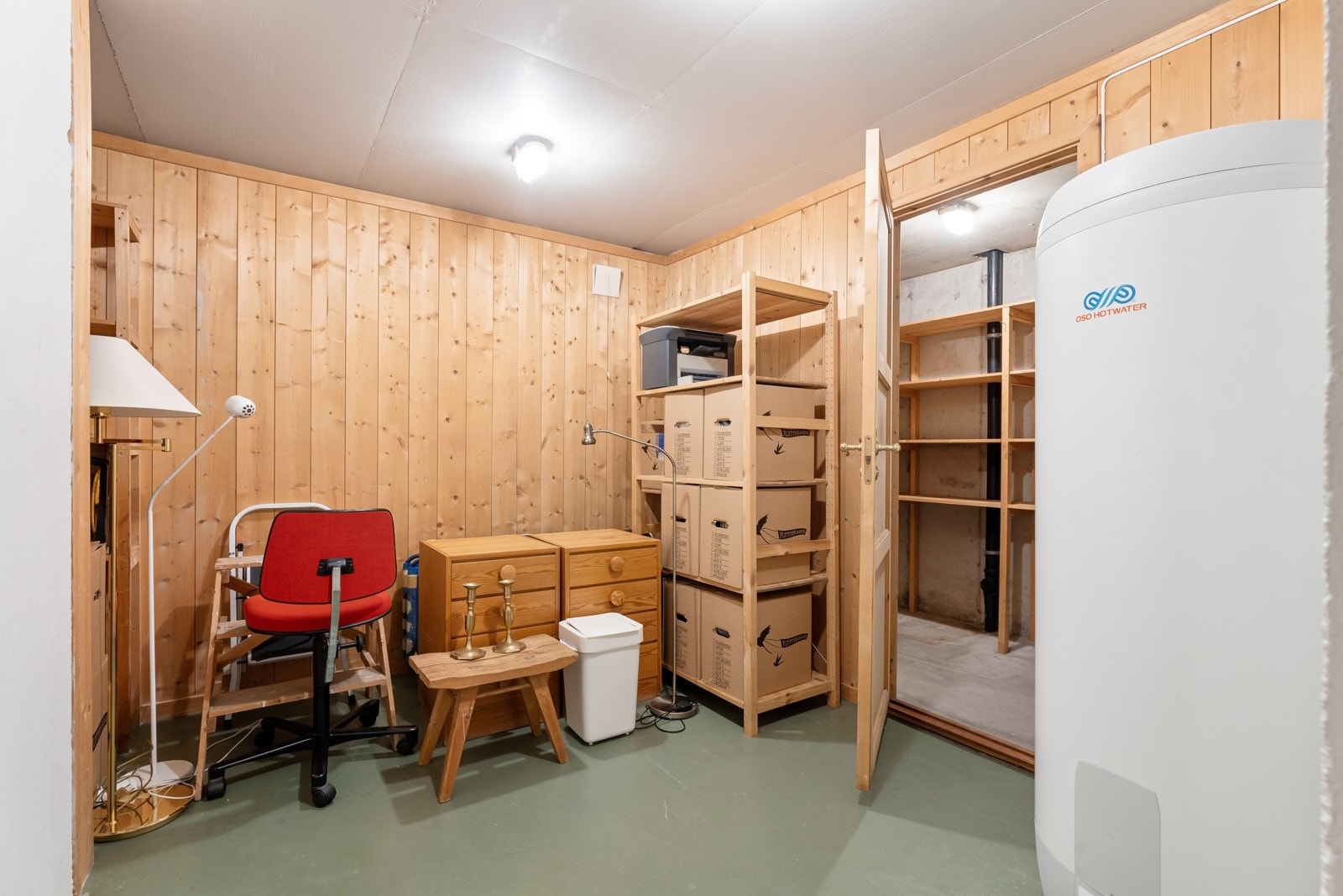 Det er ellers godt med oppbevaringsplass i underetasjen. Galleribilde