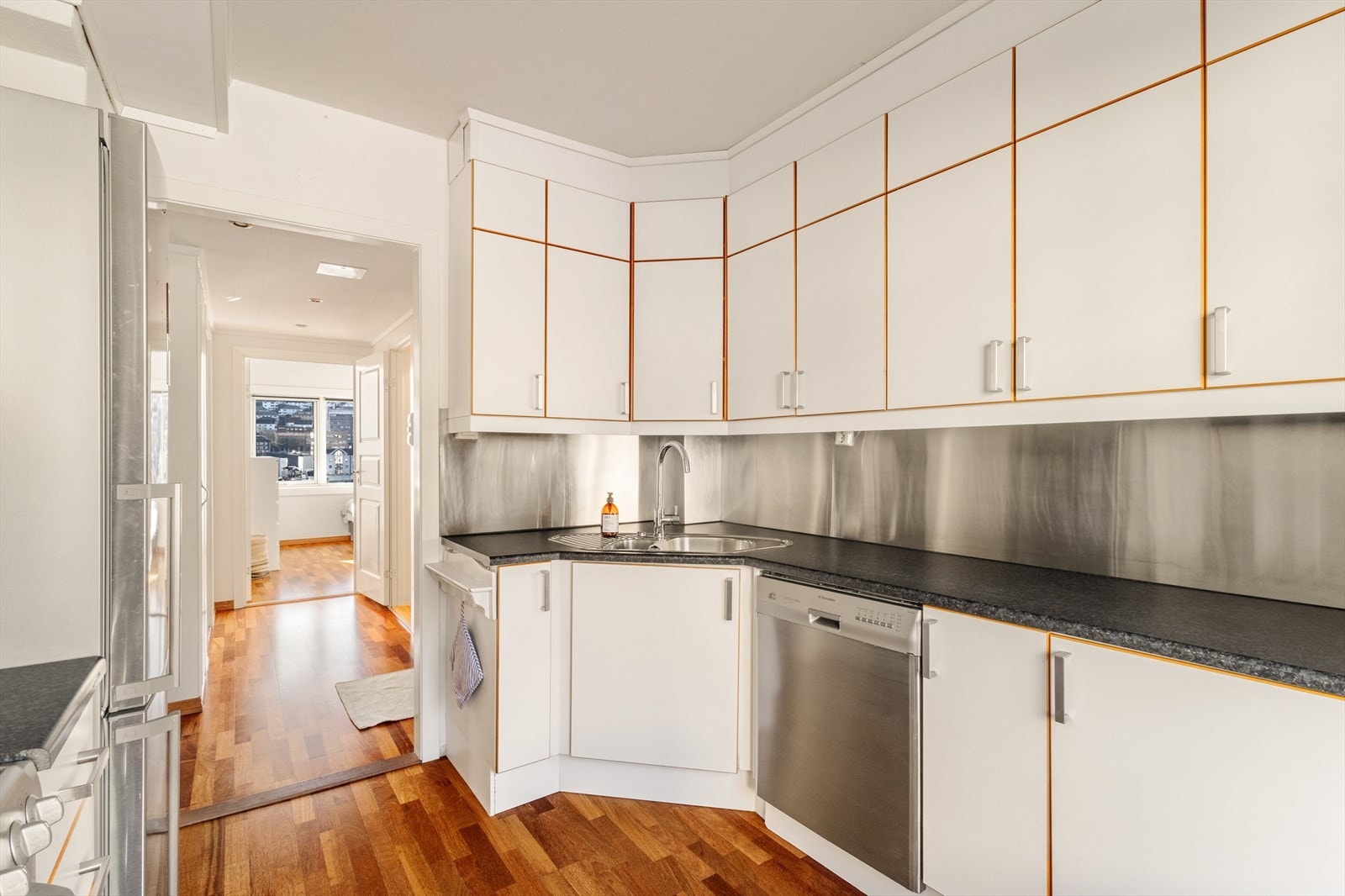 Kjøkken er målt til 8,6m². Galleribilde