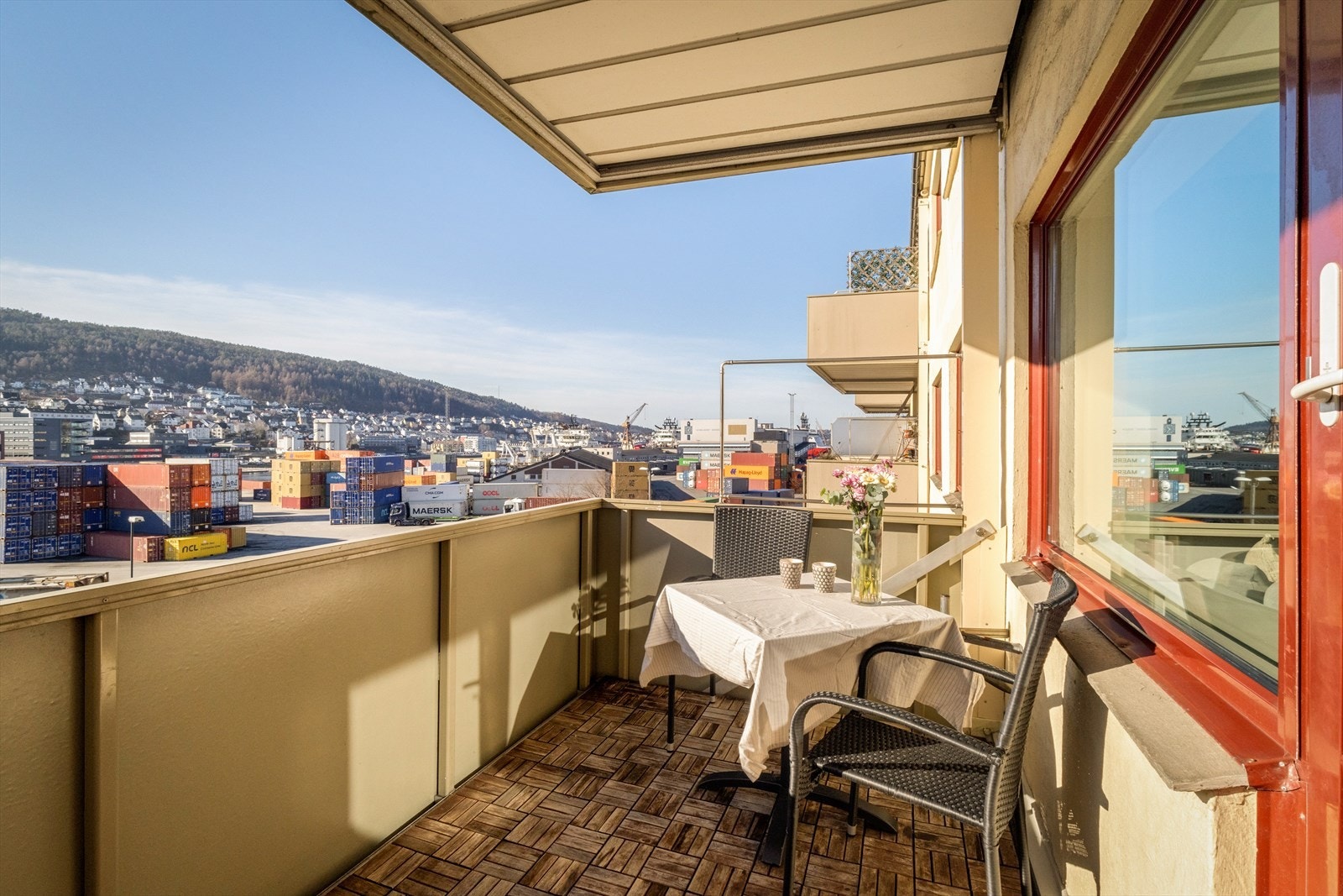 Solrik balkong, målt til 6,8m². Galleribilde