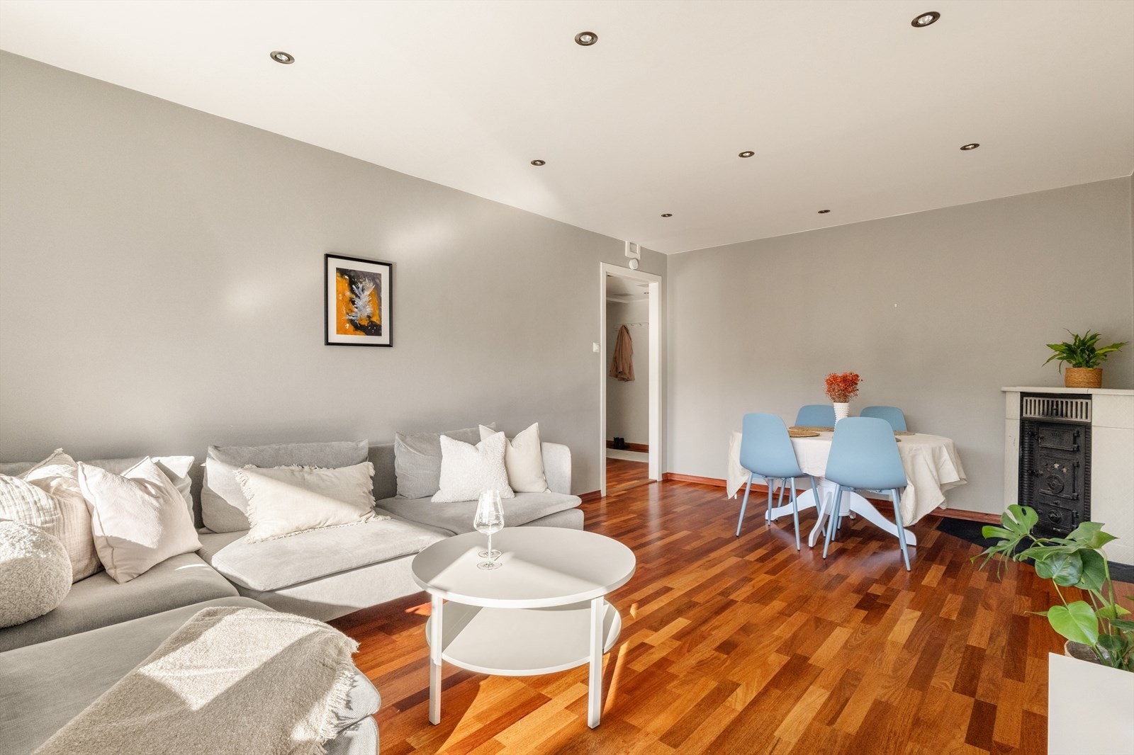 Stue er målt til 19,6m². Galleribilde