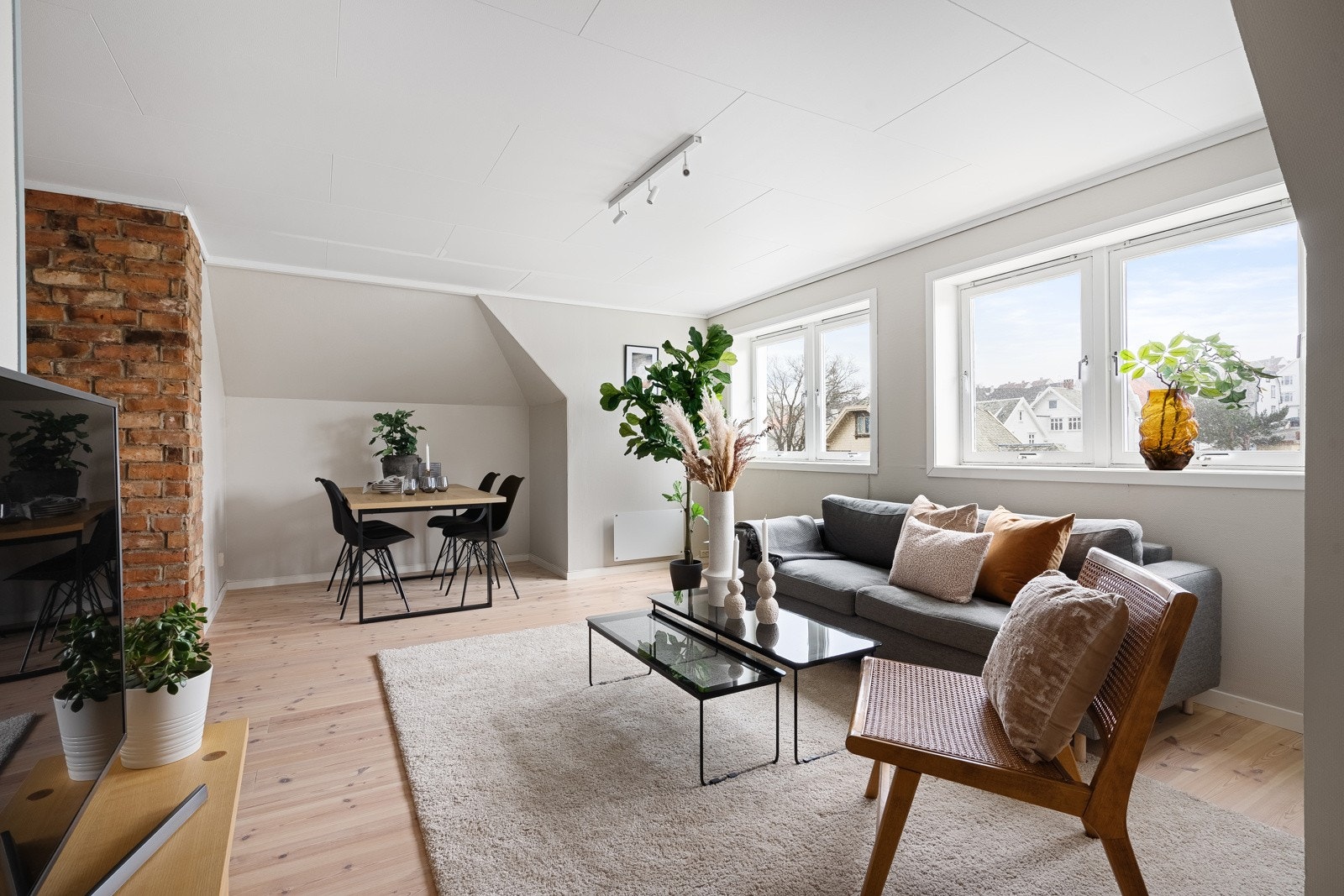 God plass til spisegruppe og sofagruppe. Galleribilde