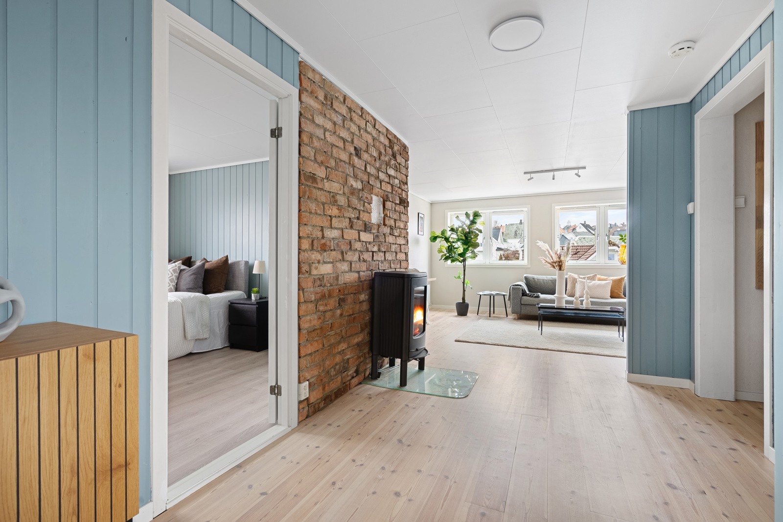 Åpen løsning mellom stue og kjøkken. Galleribilde