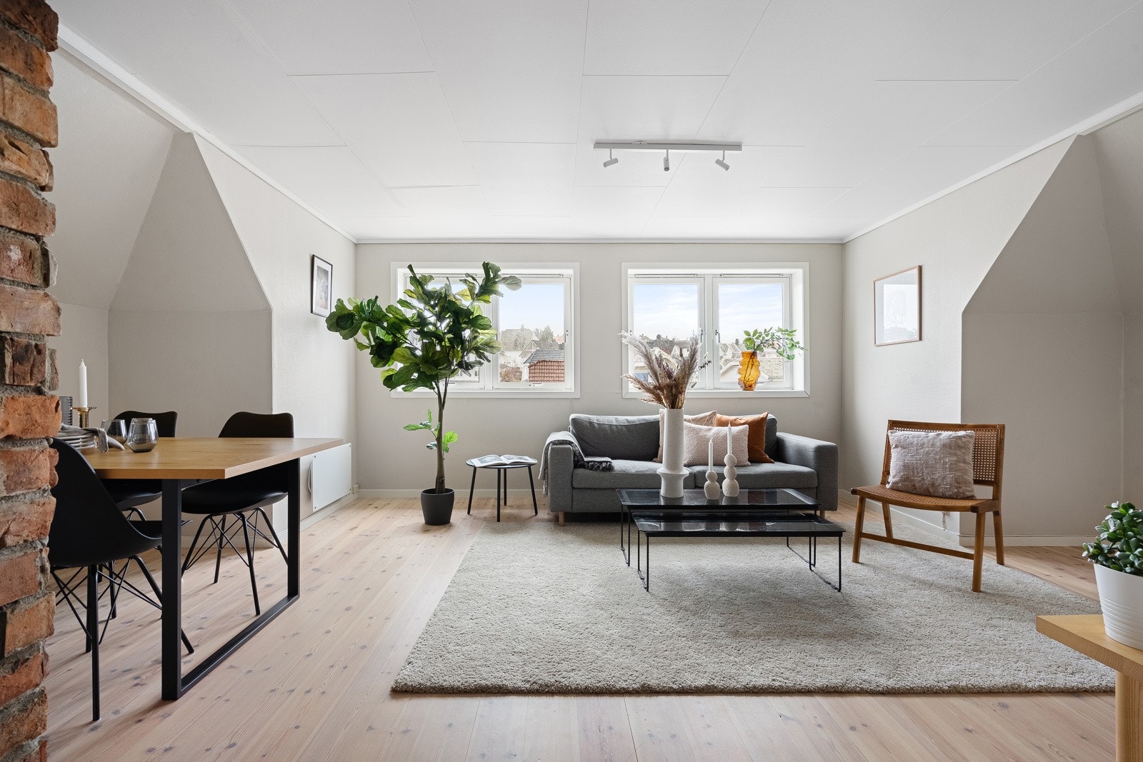 Leiligheten har en praktisk planløsning og kan enkelt innredes i ulike soner. Galleribilde