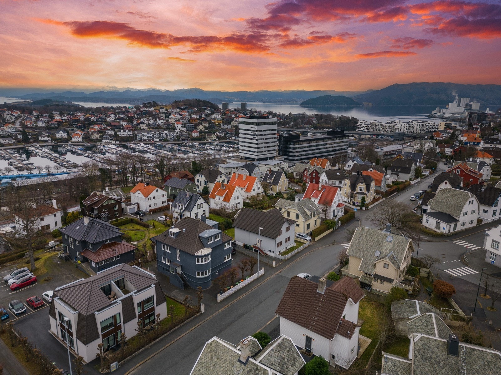 Turområdet Vålandskogen, et fredfullt turområde med utsikt over byen i gåavstand fra boligen. Galleribilde