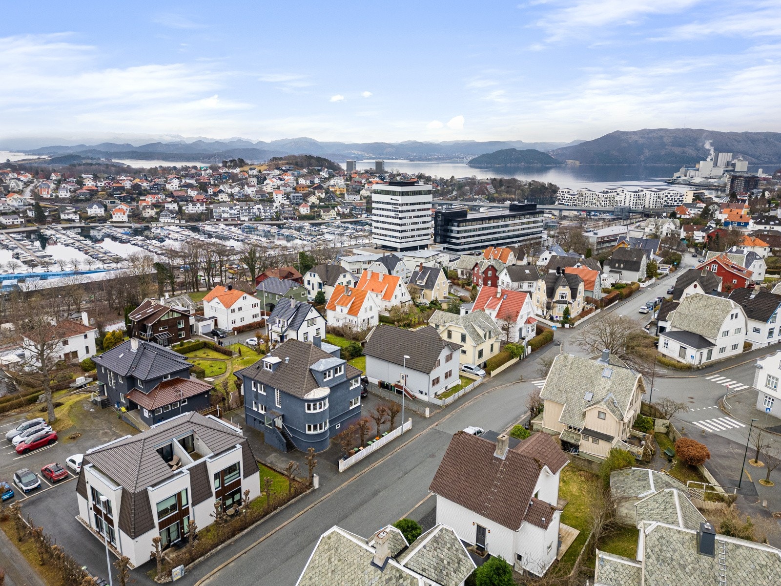 Gåavstand til Stavanger Sentrum hvor man har det meste av butikker, restauranter og servicetilbud. Galleribilde