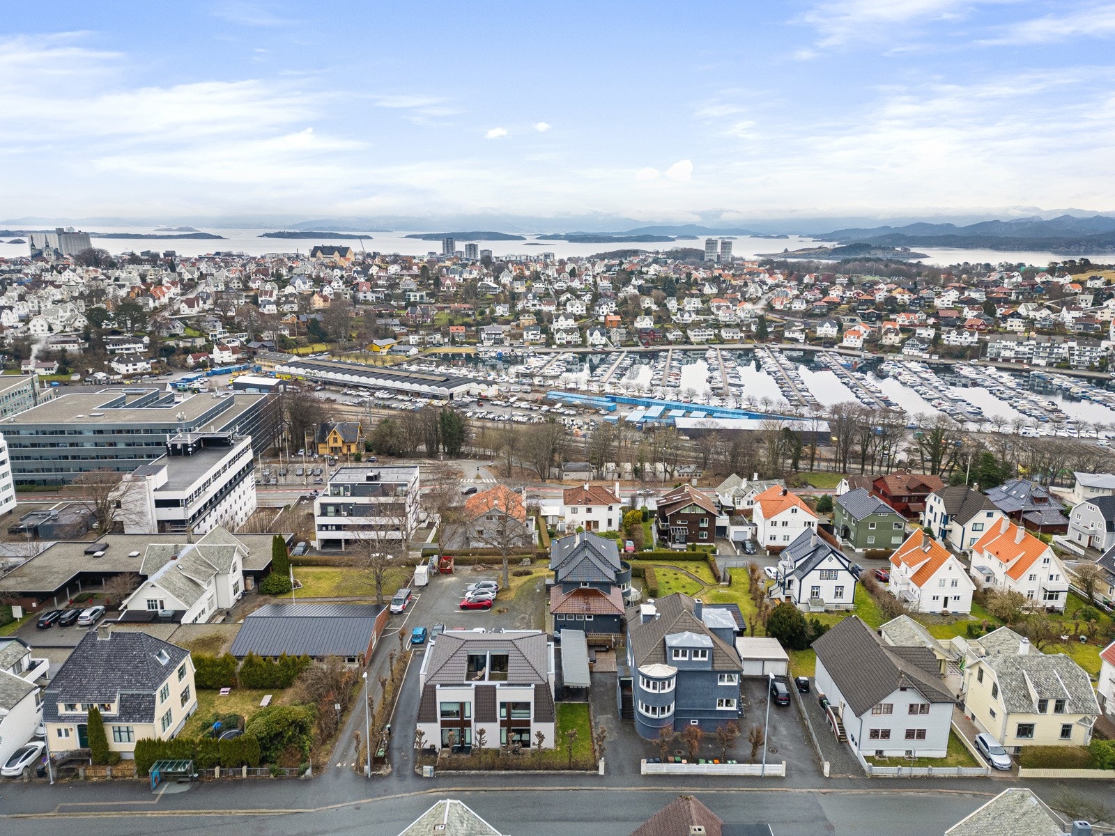 Flere dagligvarebutikker innen 5 min gåavstand. Galleribilde