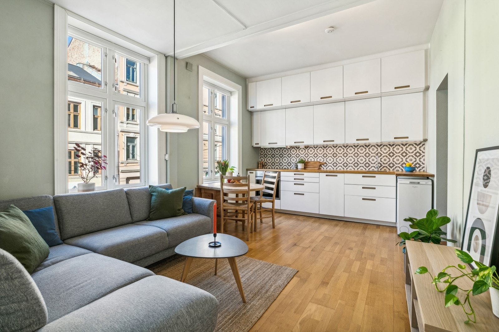 Velkommen til Vogts gate 43 - En luftig og sjarmerende leilighet beliggende i 2. etasje i en klassisk bygård fra 1890. Galleribilde