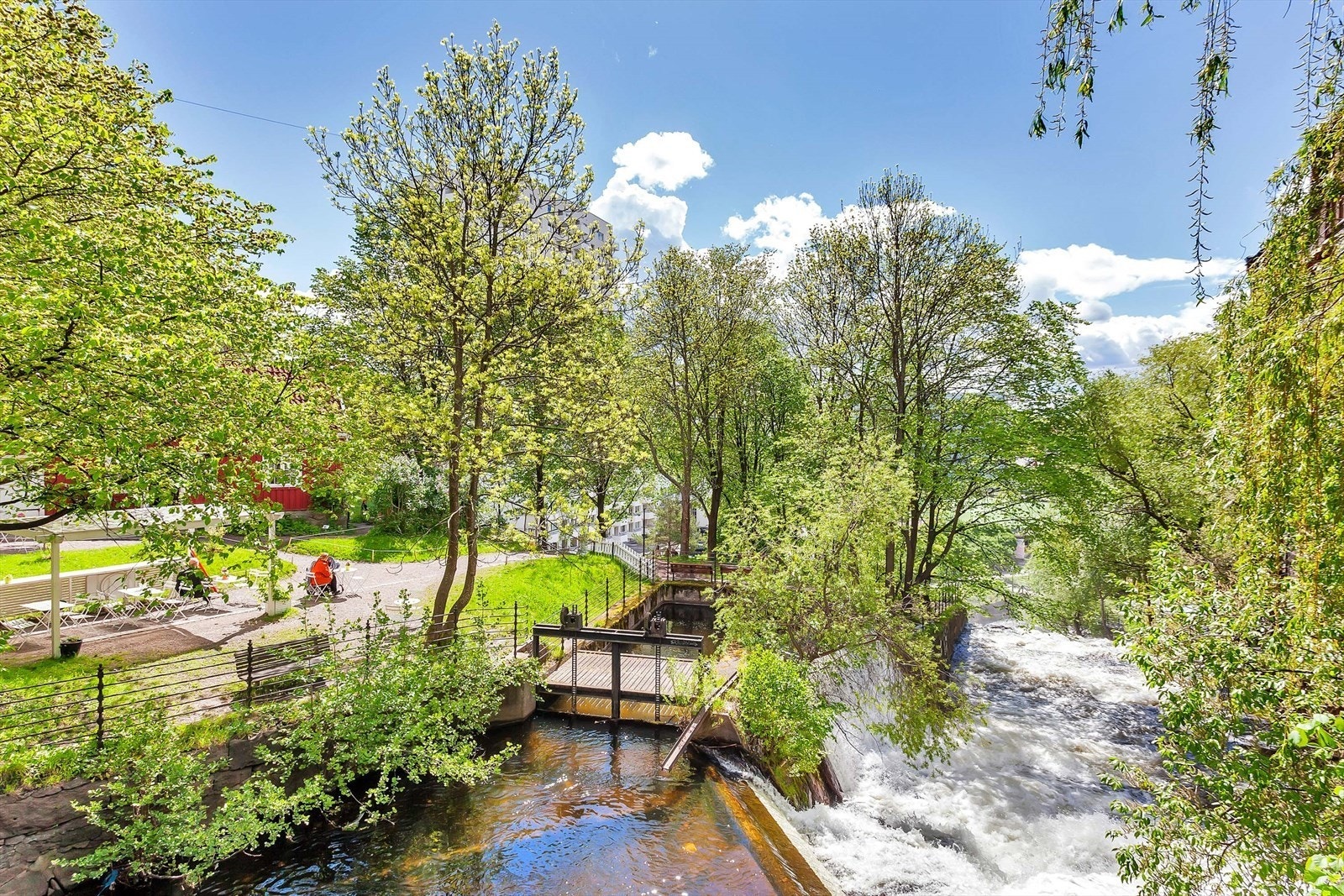 Hønse-Lovisas hus og Akerselva er rett ved boligen. Her med gode turmuligheter og en koselig café. Galleribilde