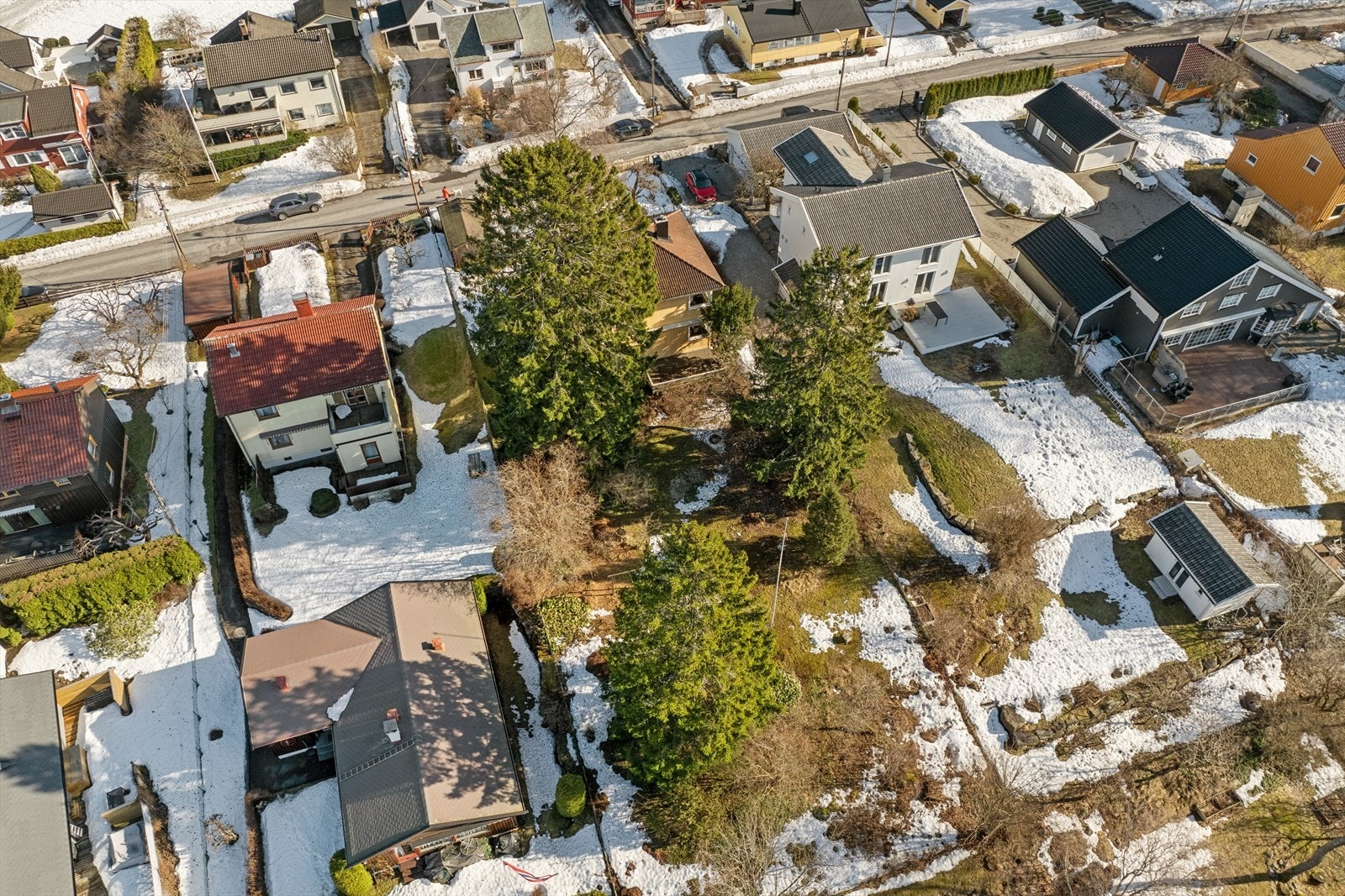 Eiendommen ligger idyllisk til i Godlia, et barnevennlig og fredelig villaområde med gode oppvekstsvilkår. Galleribilde