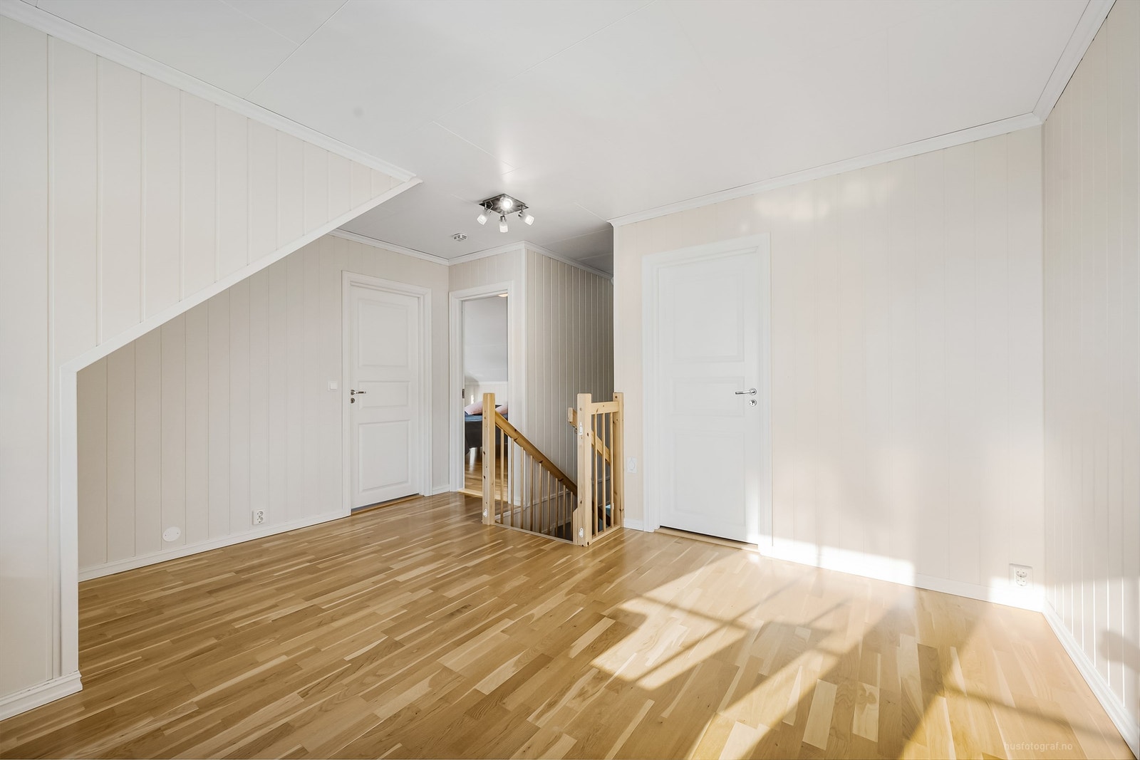 Loftstue med god plass til sittemøblement Galleribilde